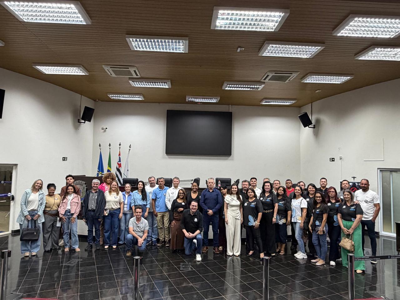 Câmara de Cordeirópolis recebe encontro sobre combate à violência digital contra crianças e adolescentes