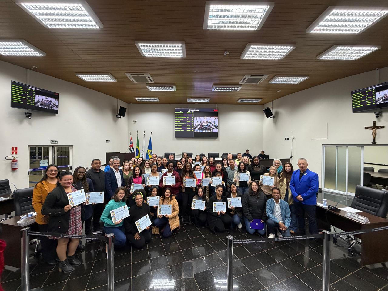 Escola do Legislativo encerra capacitação em autismo com entrega de certificados a 60 participantes