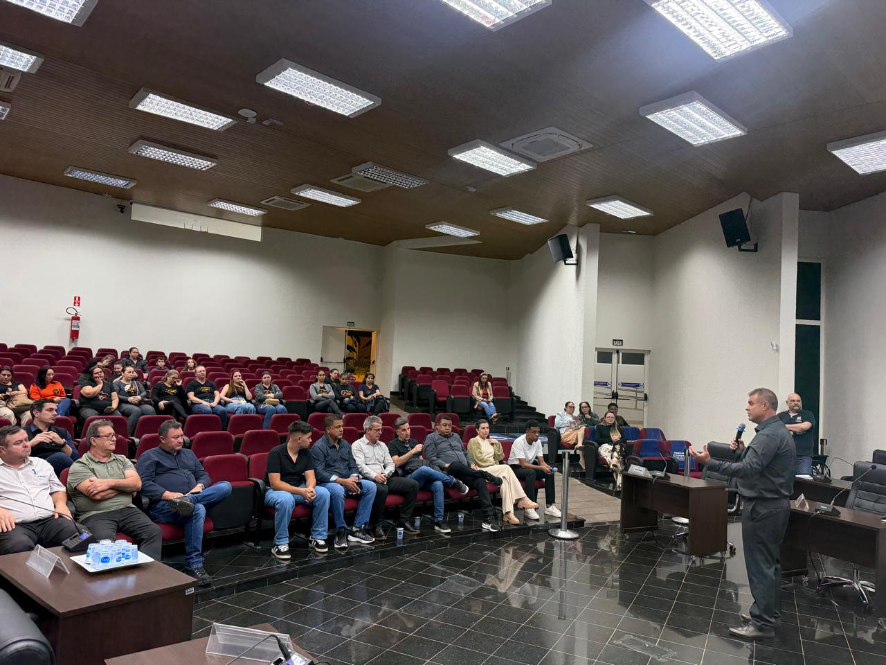 Vereadores acompanham apresentação da LDO 2027 em Audiência Pública