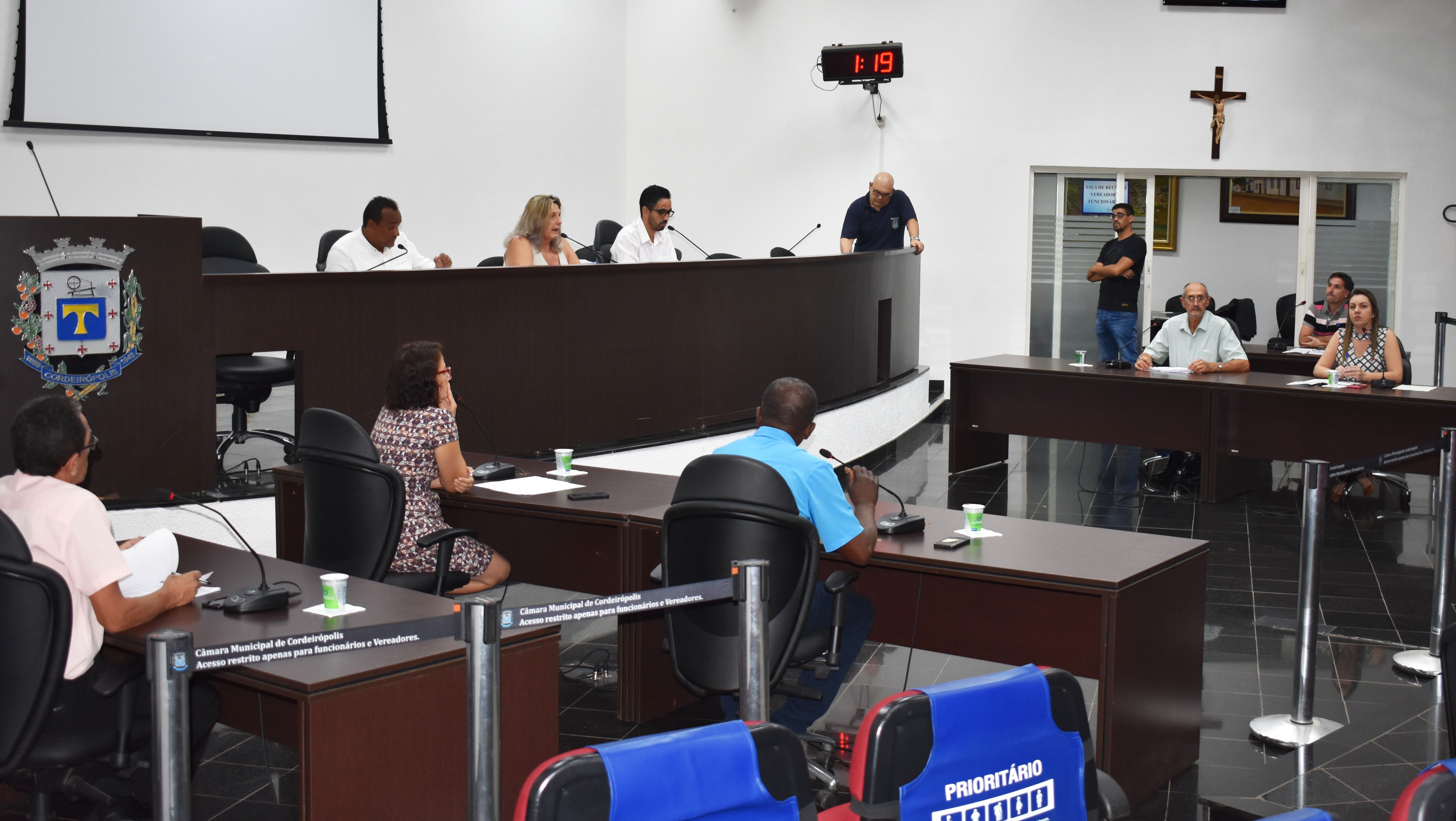 Imagem da notícia: Projeto institui multa para proprietários de terrenos abandonados