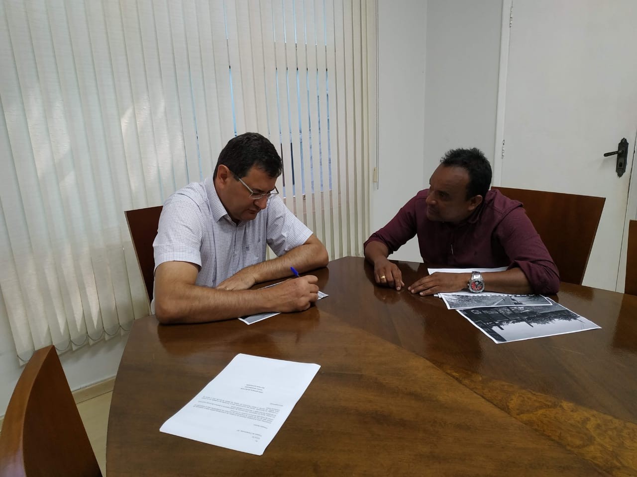 Imagem da notícia: Vereador se reuniu com representante da empresa e prefeito municipal indicando ideia 