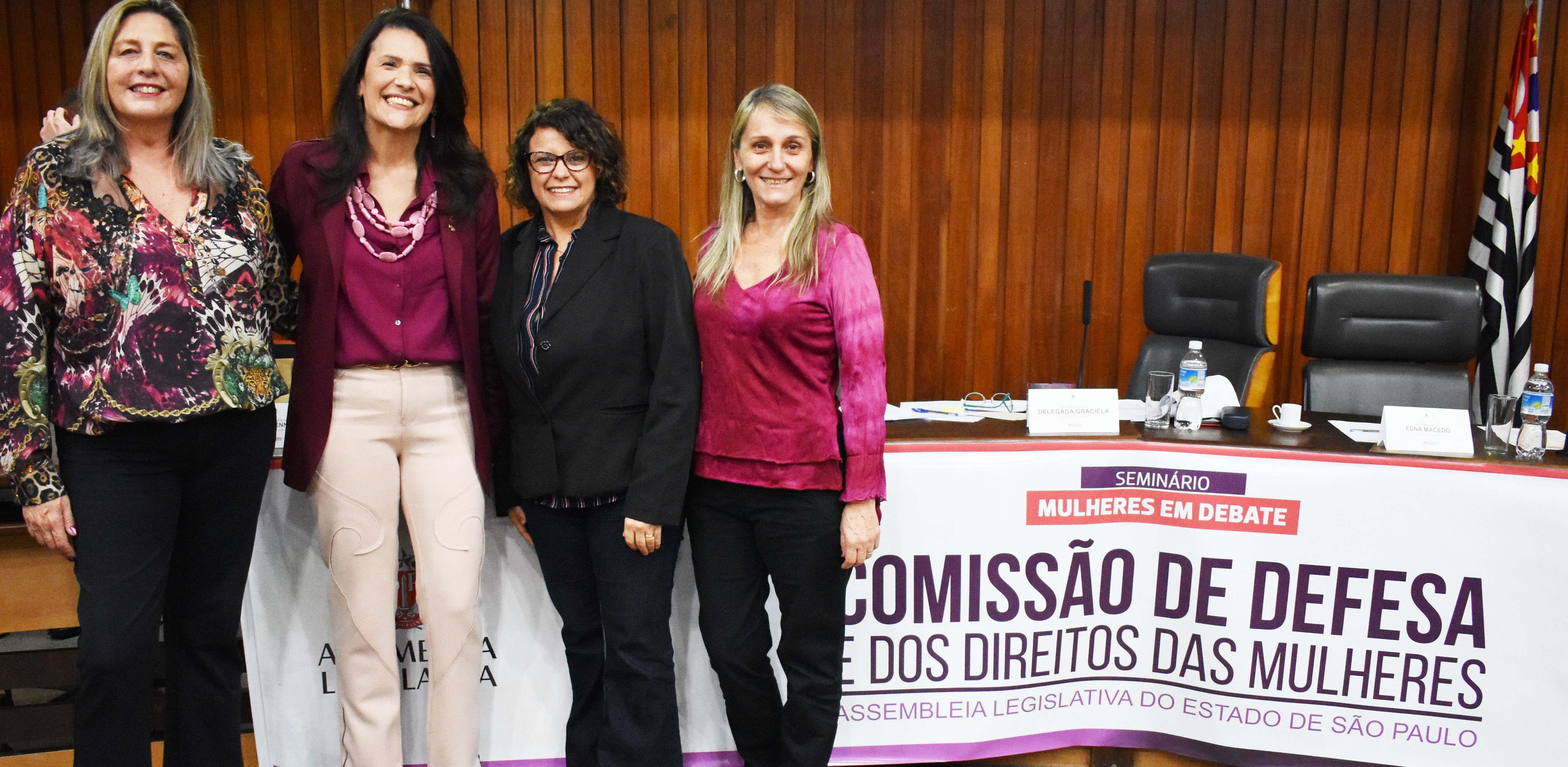 Imagem da notícia: Vereadora Cássia  se reúne com a deputada estadual Valéria Bolsonaro