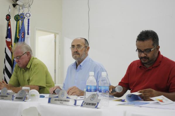 Imagem da notícia: Vereadores aprovam título e apresentam indicações