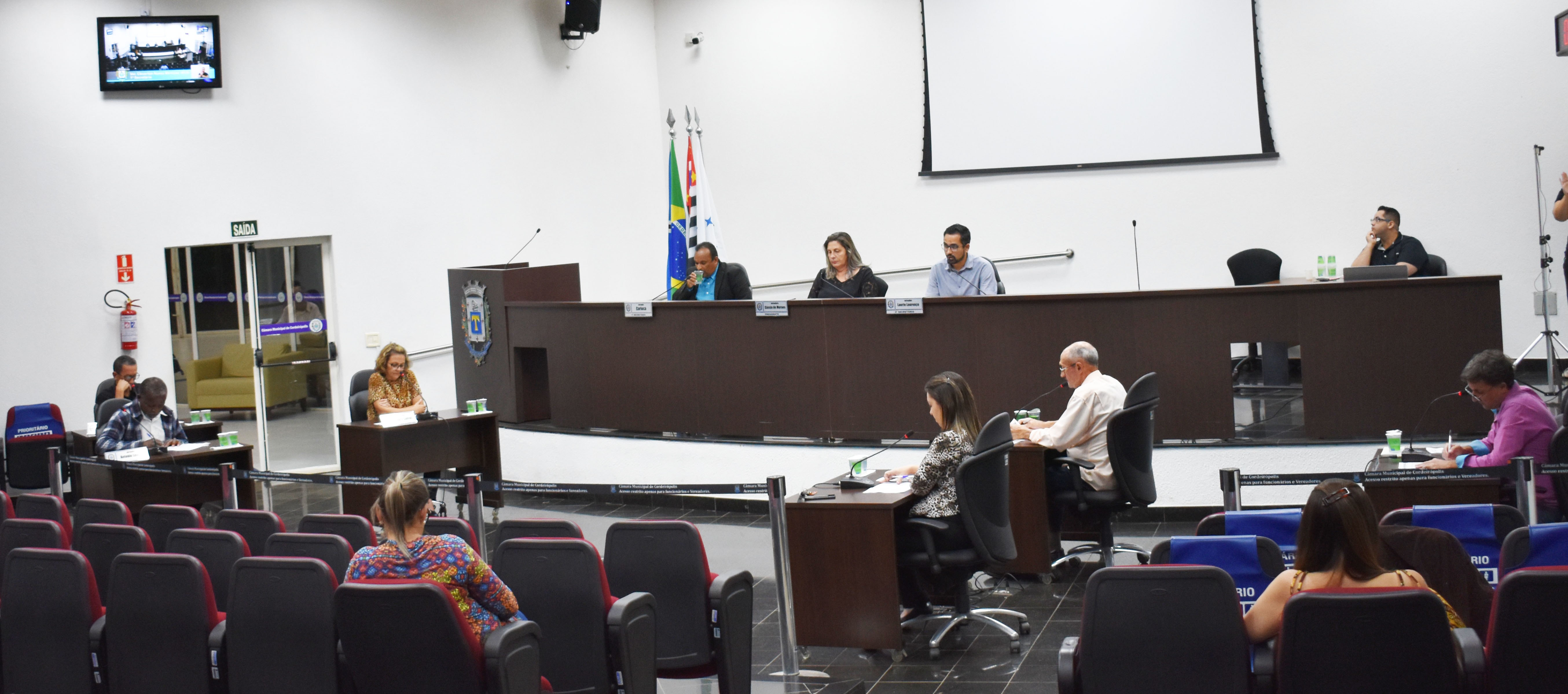 Imagem da notícia: Sessão tem indicações para melhorias em bairros