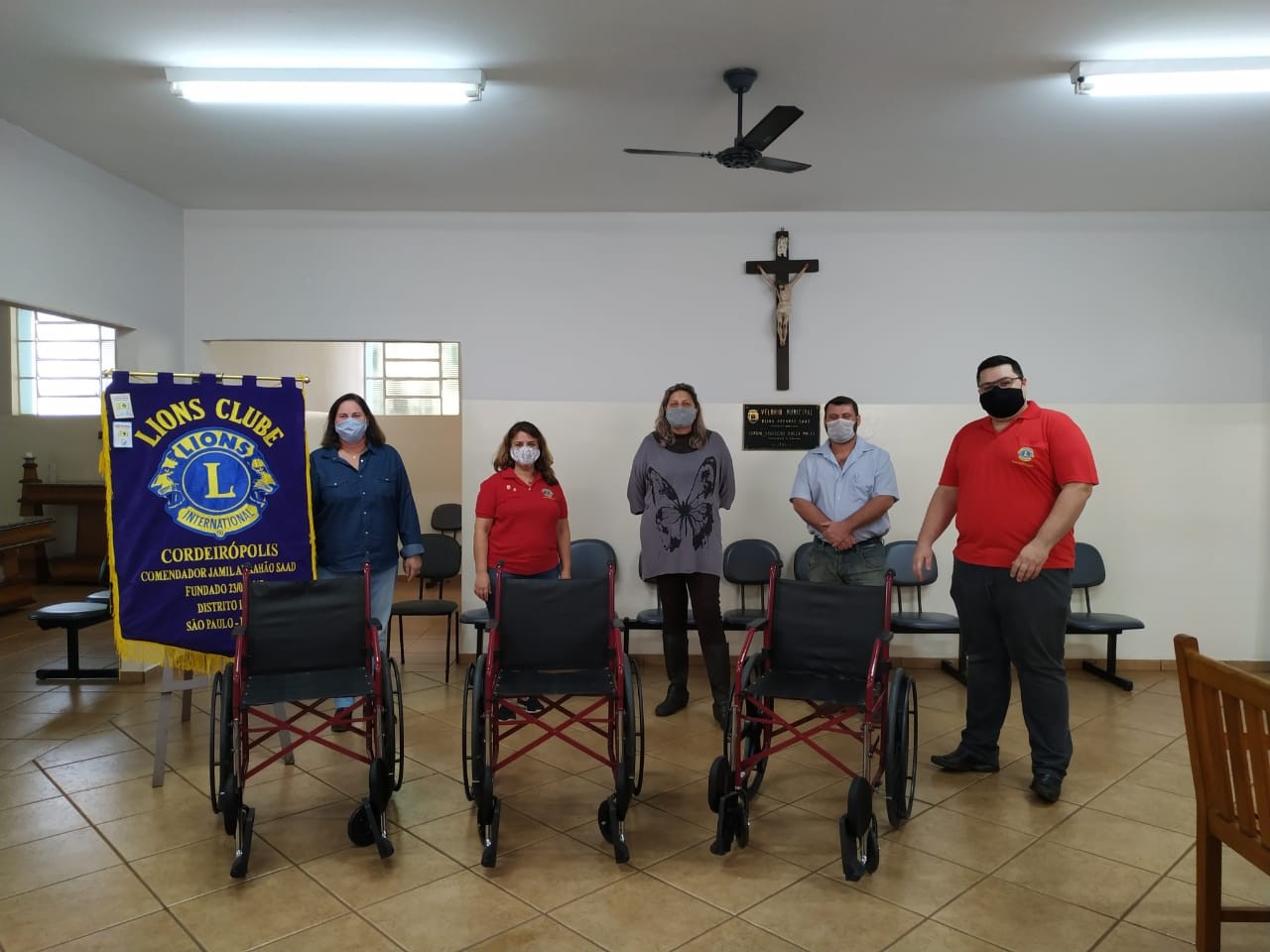 Imagem da notícia: Presidente participa da entrega de cadeiras de rodas