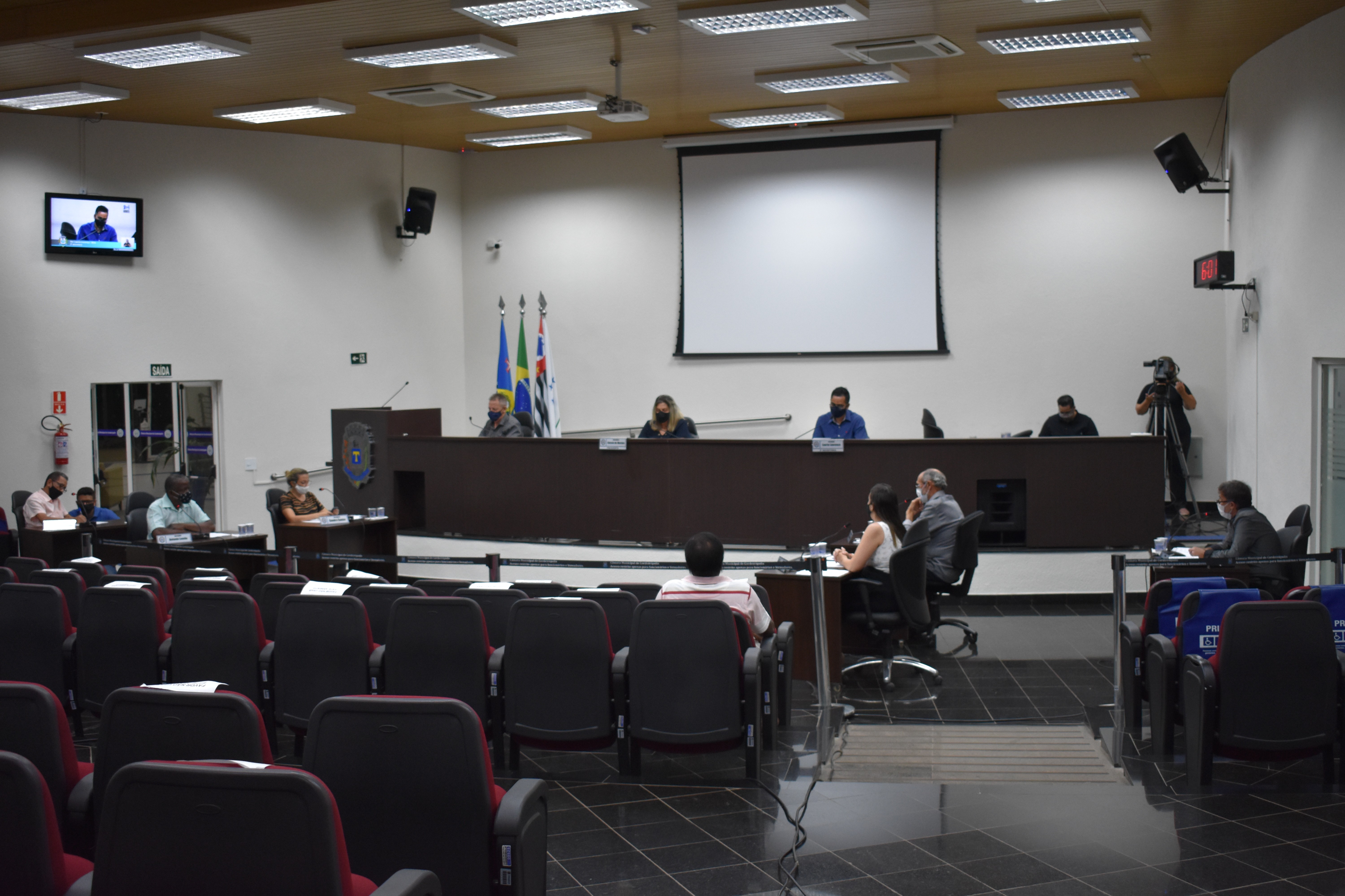 Imagem da notícia: Câmara aprova projeto que autoriza o Executivo a permutar lote de terra