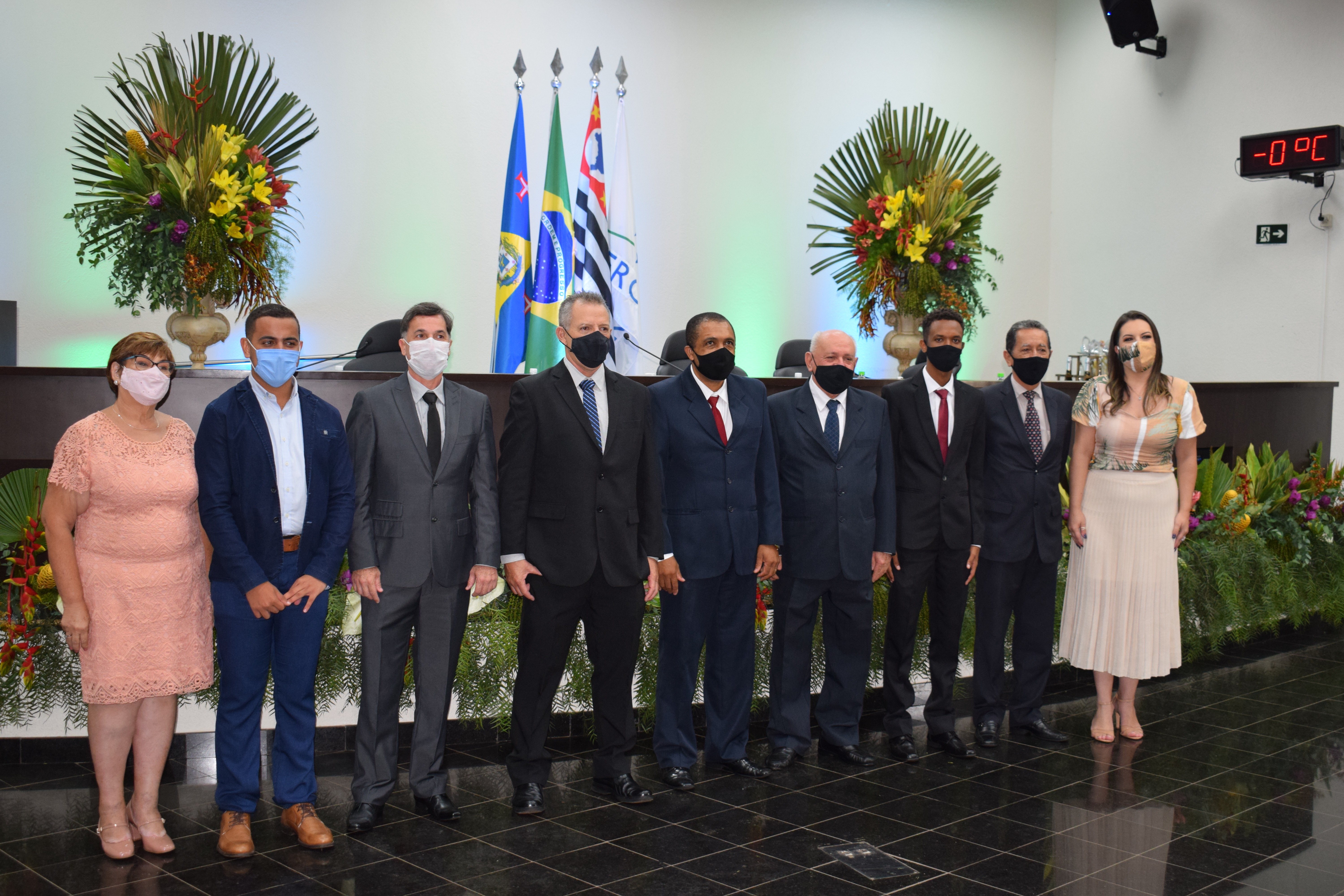 Imagem da notícia: Prefeito, vice e vereadores eleitos  tomam posse em sessão na Câmara Municipal