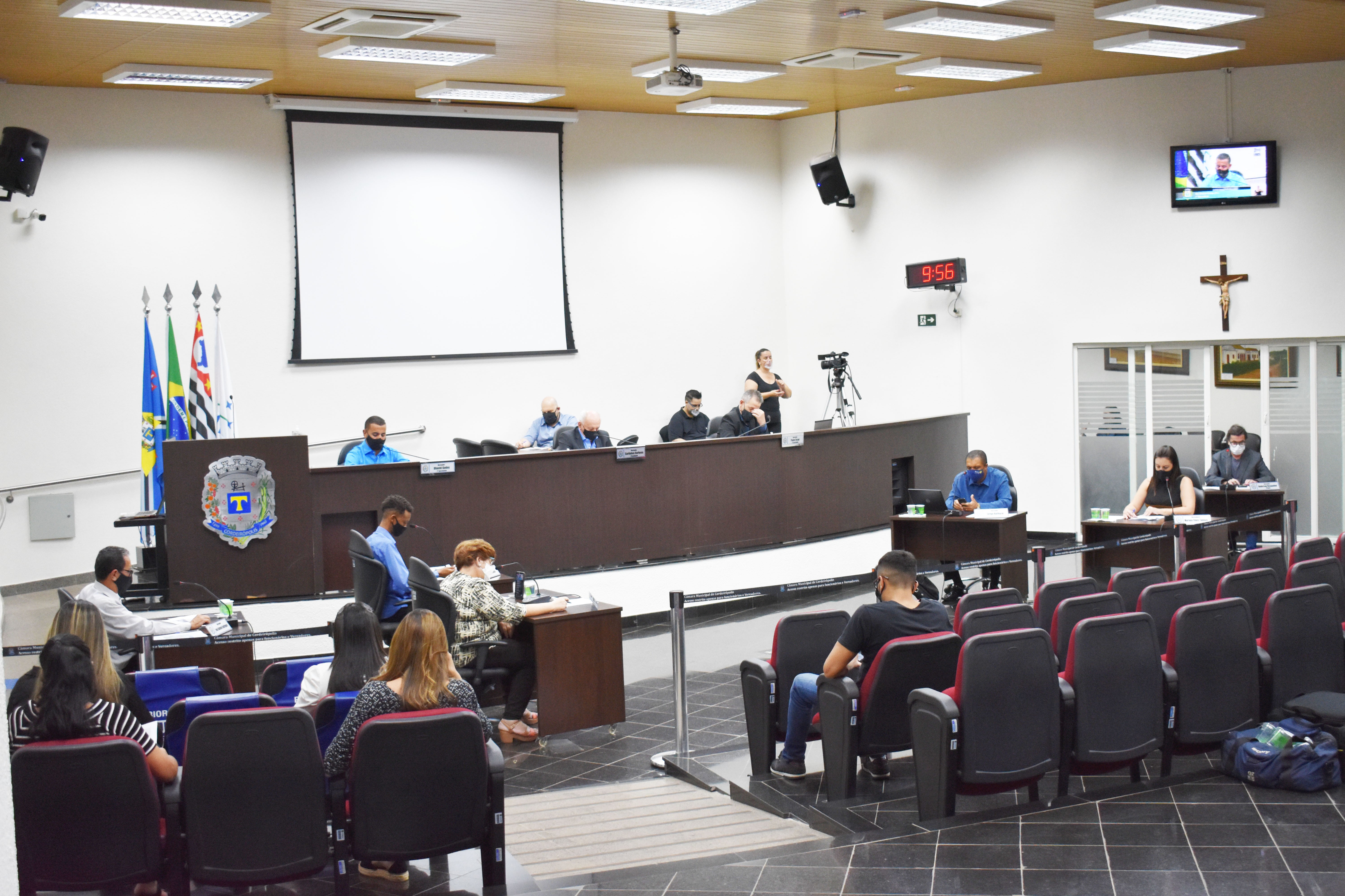 Imagem da notícia: Parlamentares apresentam indicações de melhorias em bairros da cidade durante a 13ª Sessão Ordinária 