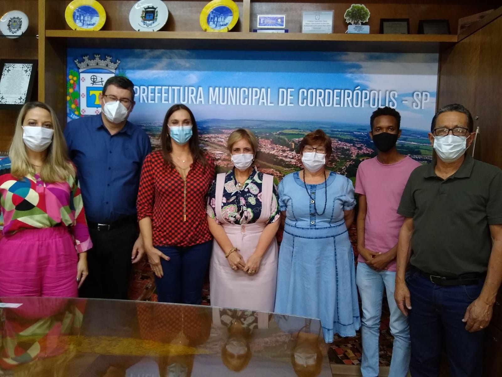 Imagem da notícia: Vereadores medebistas se reúnem com mulheres da política no gabinete do prefeito