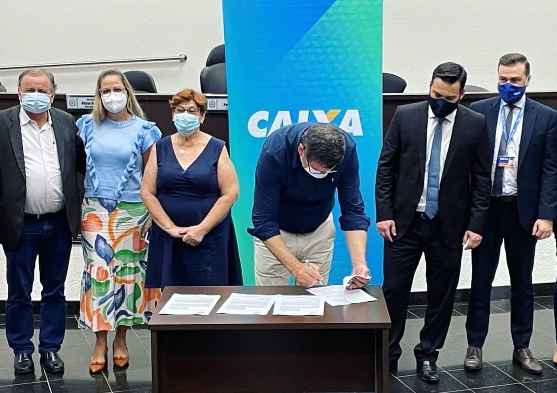 Imagem da notícia: Presidente Neusa participa da assinatura de convênios para beneficiar Cordeirópolis