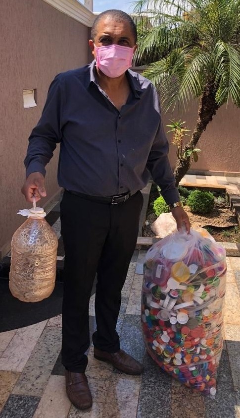 Imagem da notícia: Vereador Sérgio Balthazar promove arrecadação de tampinhas plásticas e lacres junto à população para ação social
