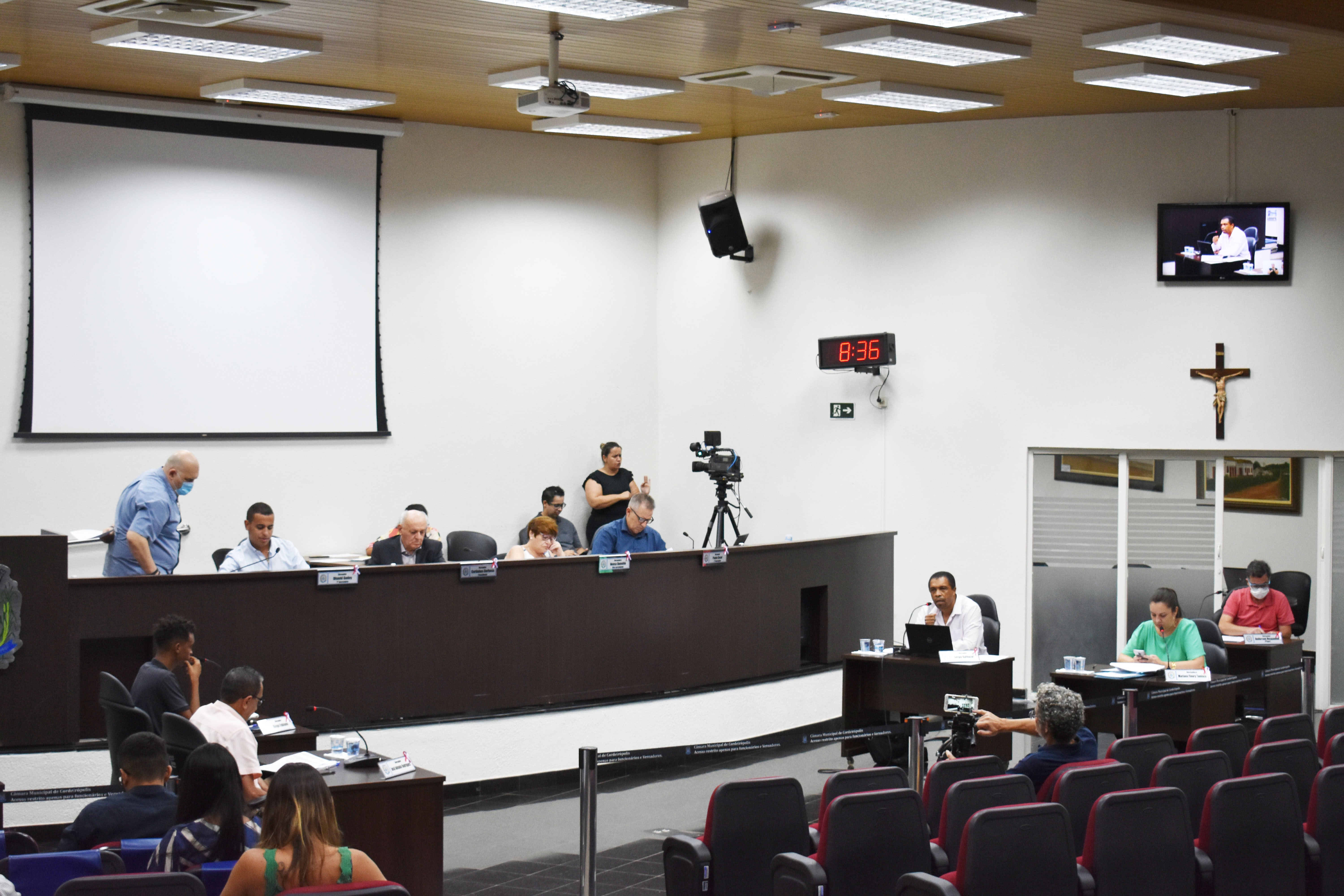 Imagem da notícia: Vereadores aprovam reajuste de 18% aos funcionários públicos