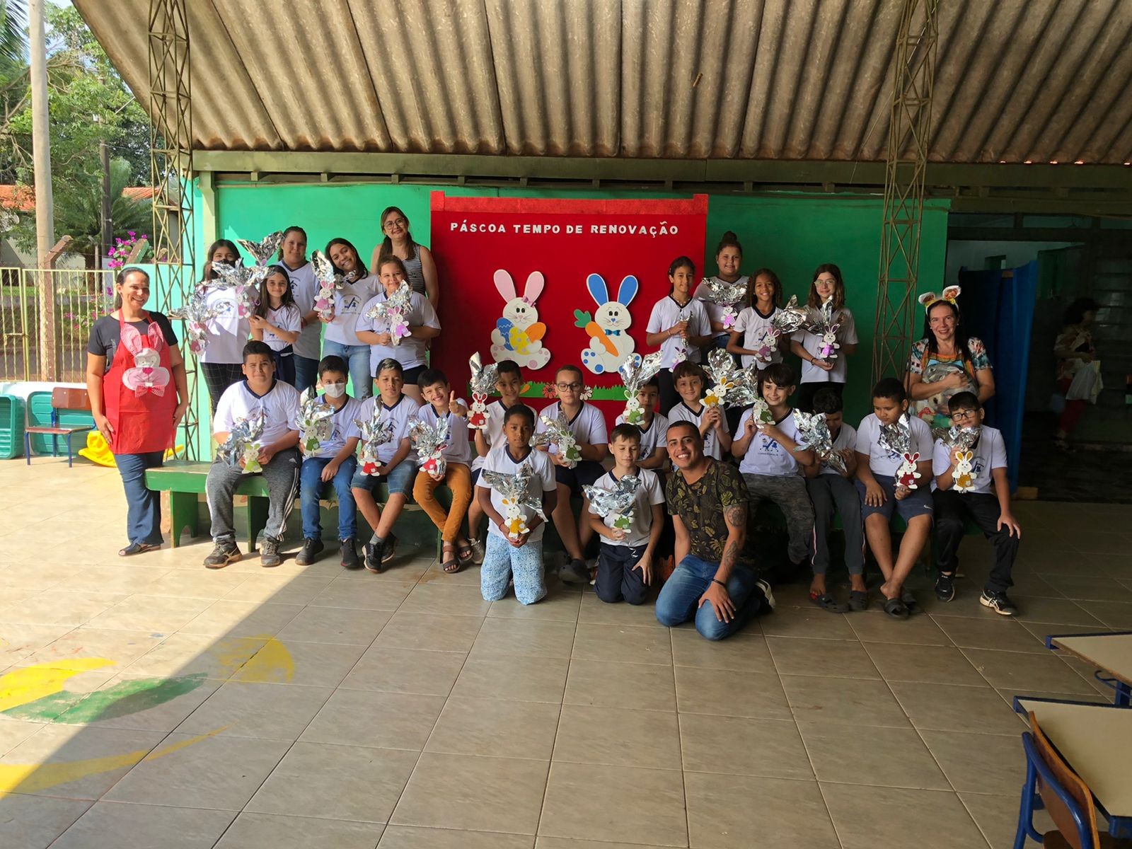 Imagem da notícia: Vereador Dhavid acompanha a entrega de ovos de Páscoa na escola