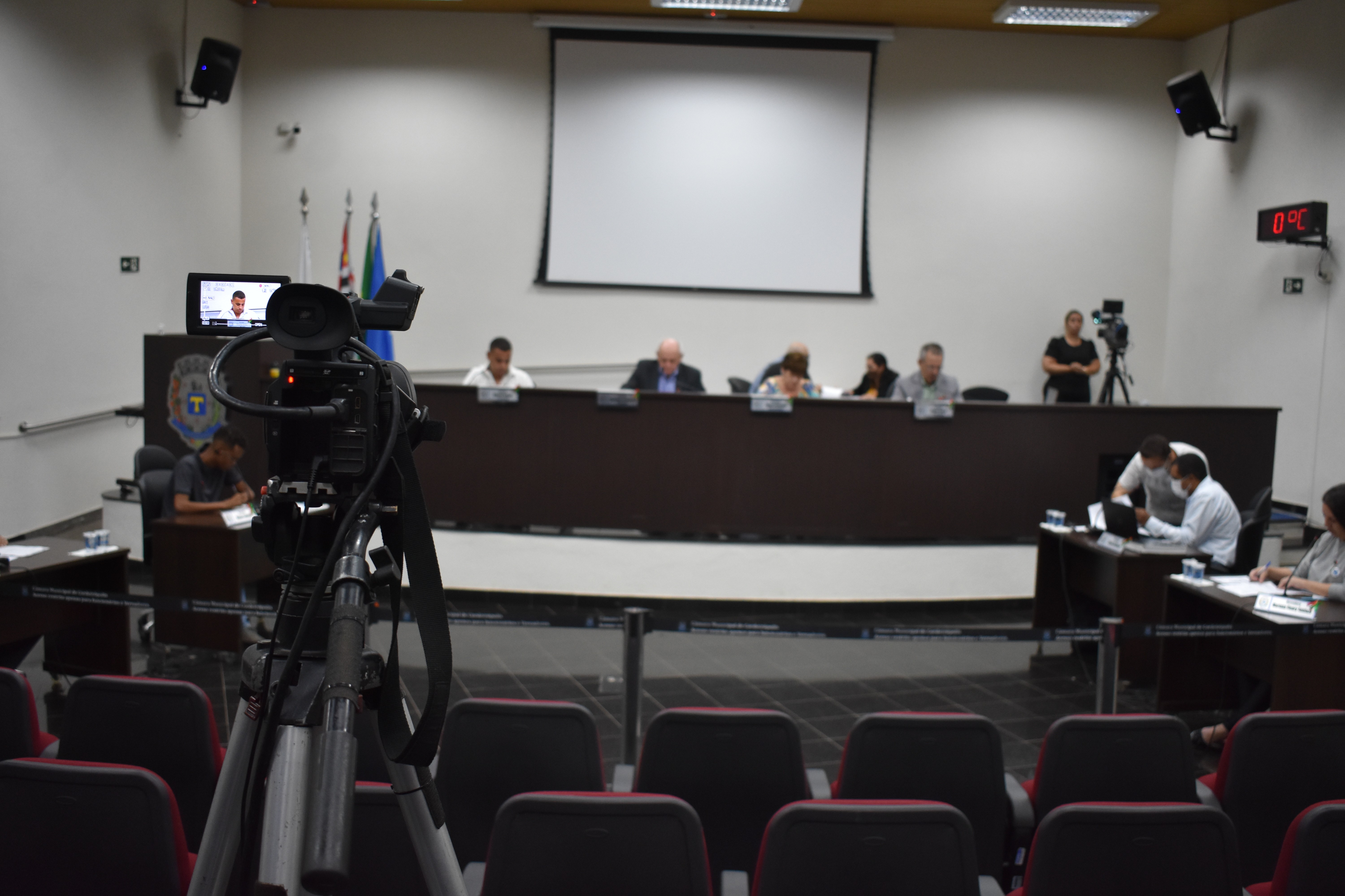 Imagem da notícia: Limpeza de ruas e operação tapa buracos estão entre as solicitações dos vereadores