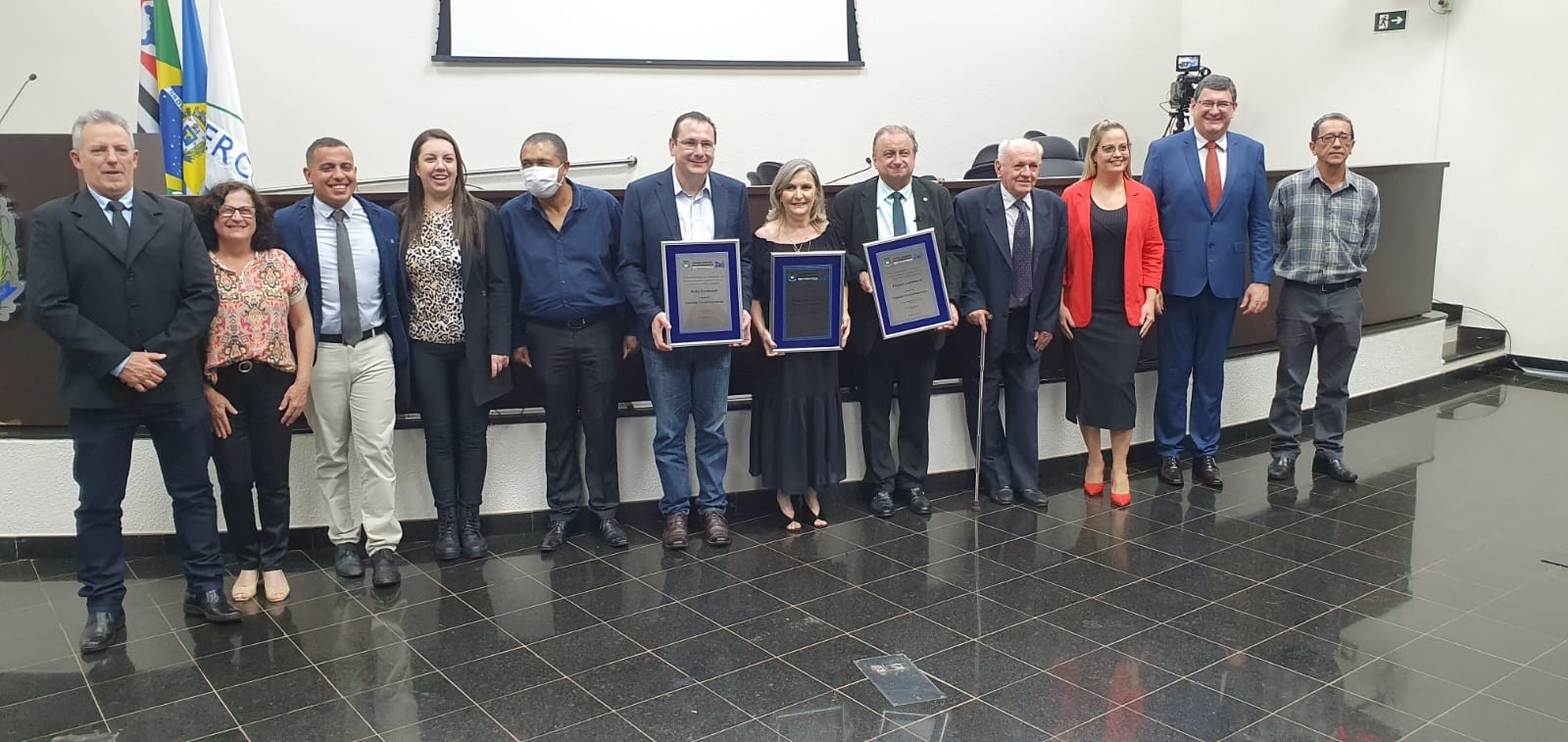 Imagem da notícia: Sessão Solene enche o plenário da Câmara