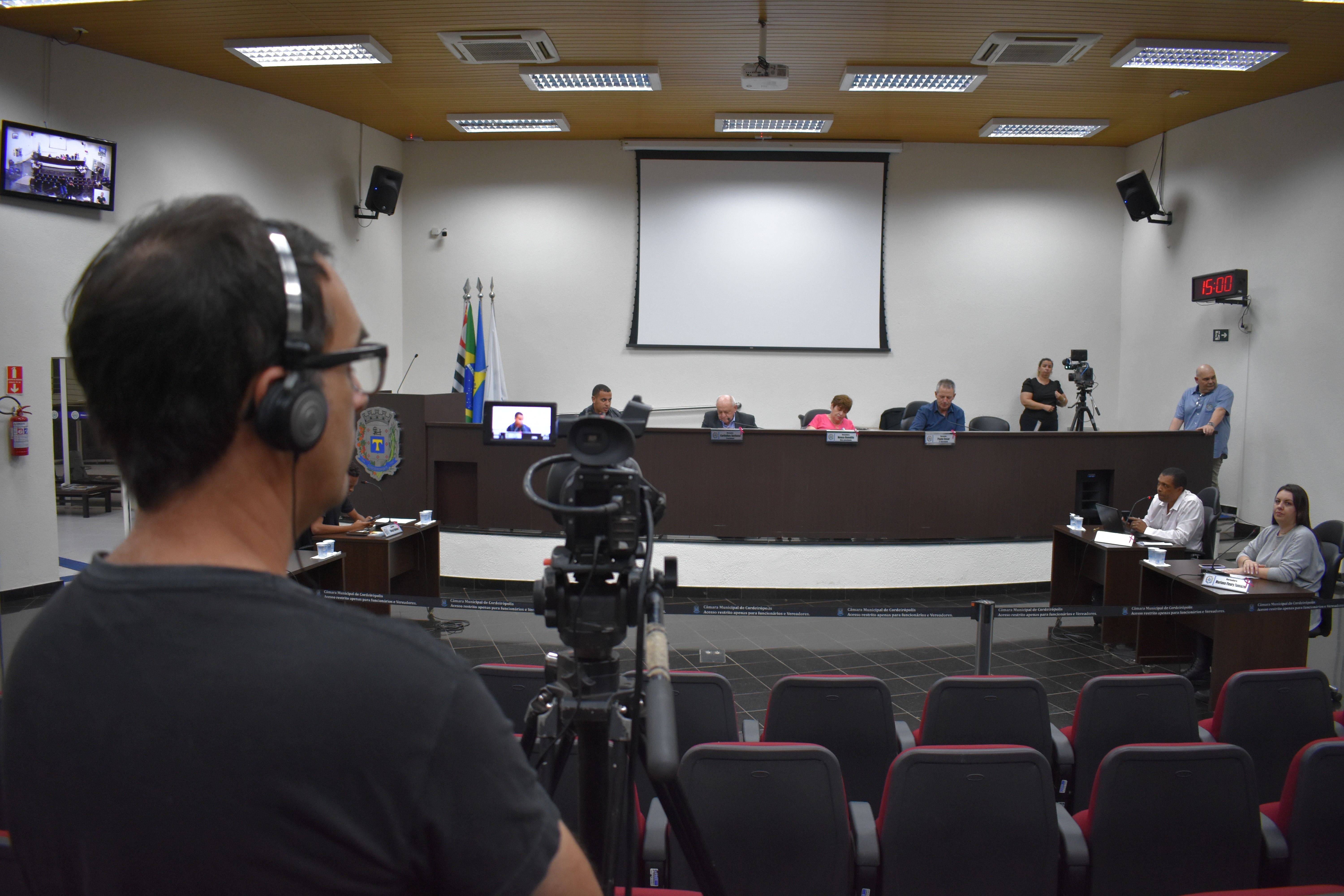 Imagem da notícia: Vereadores aprovam projetos durante a 33ª Sessão