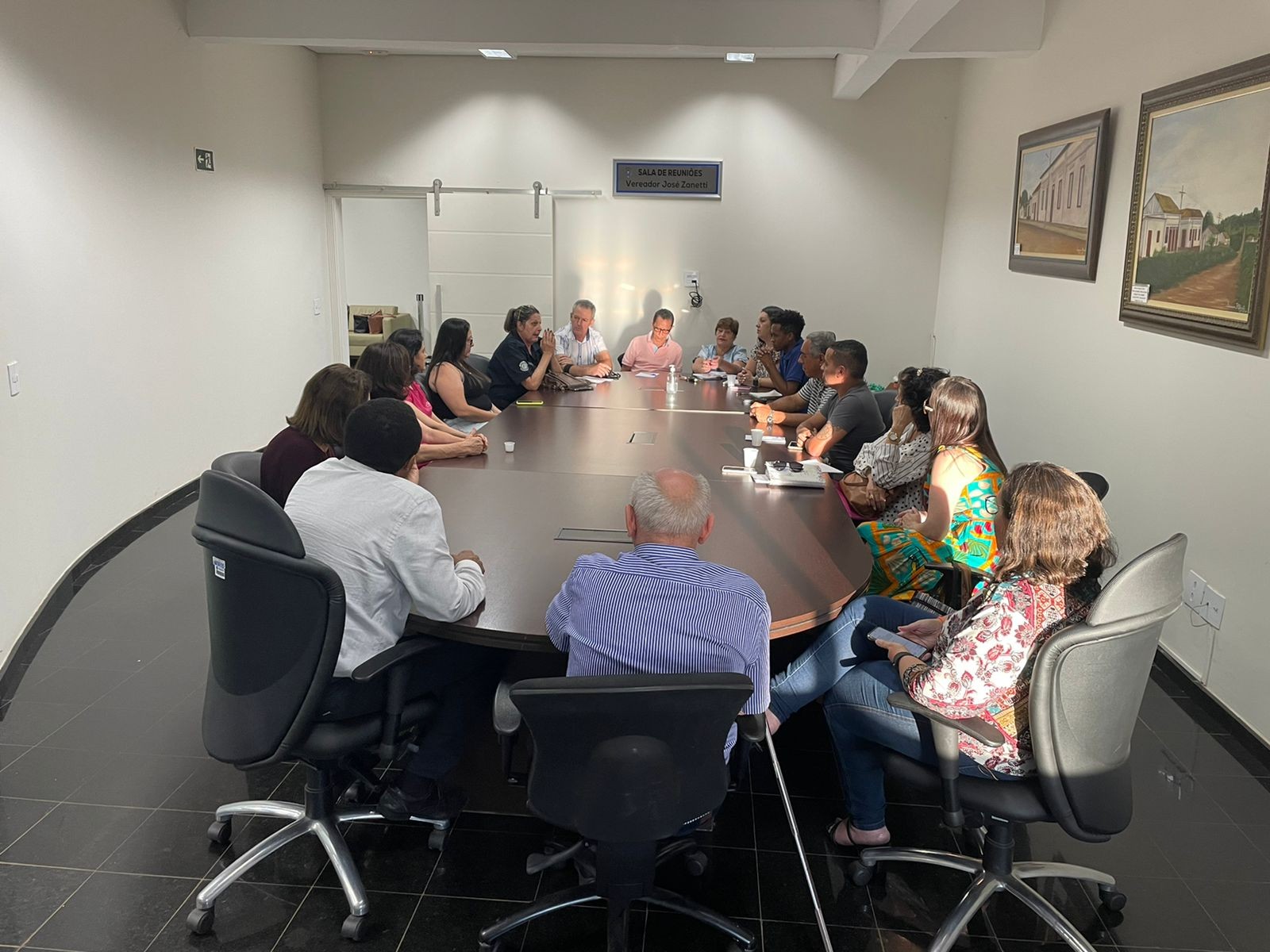 Imagem da notícia: Vereadores se reúnem com entidades