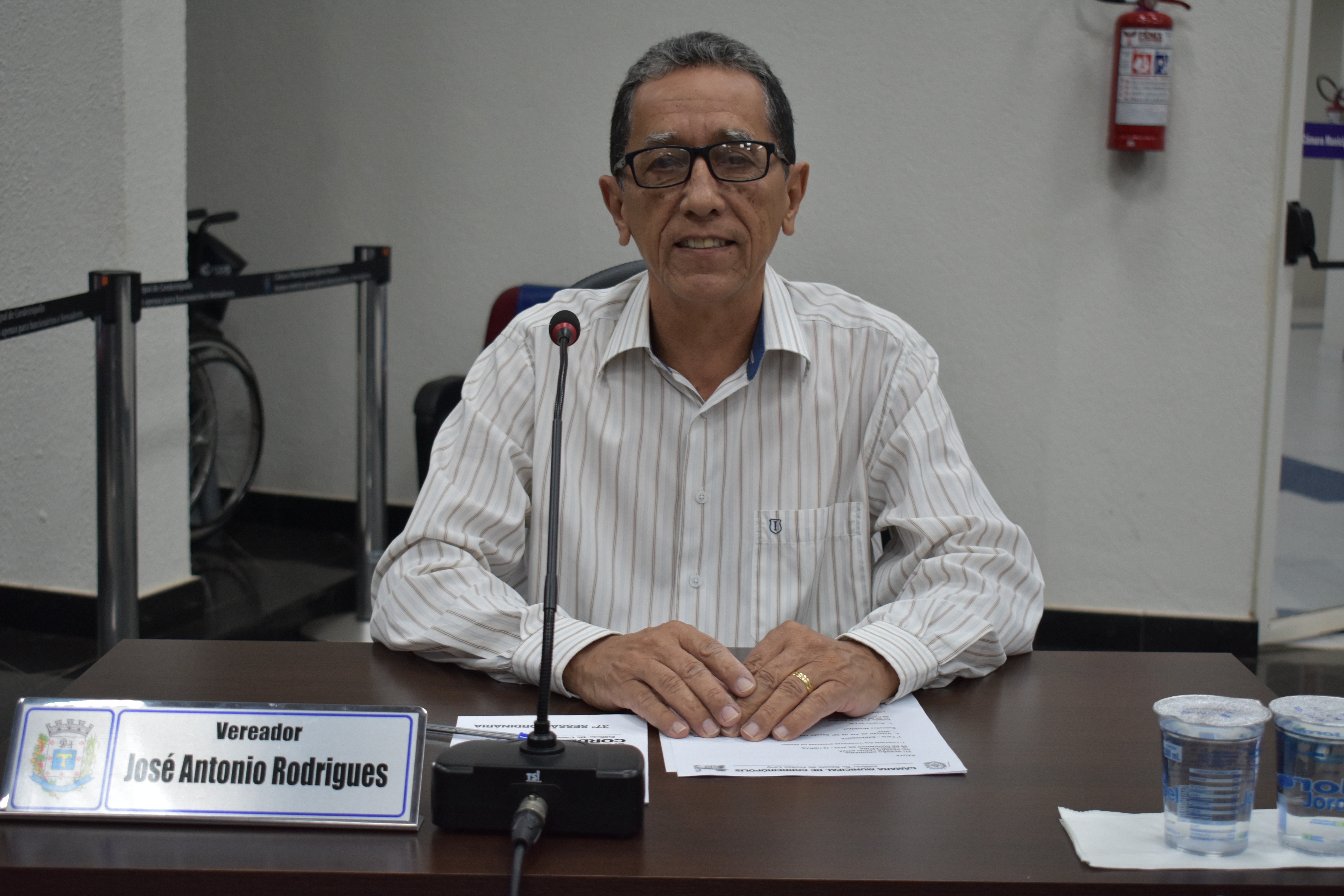 Imagem da notícia: Vereador José Antonio concede honraria à historiador