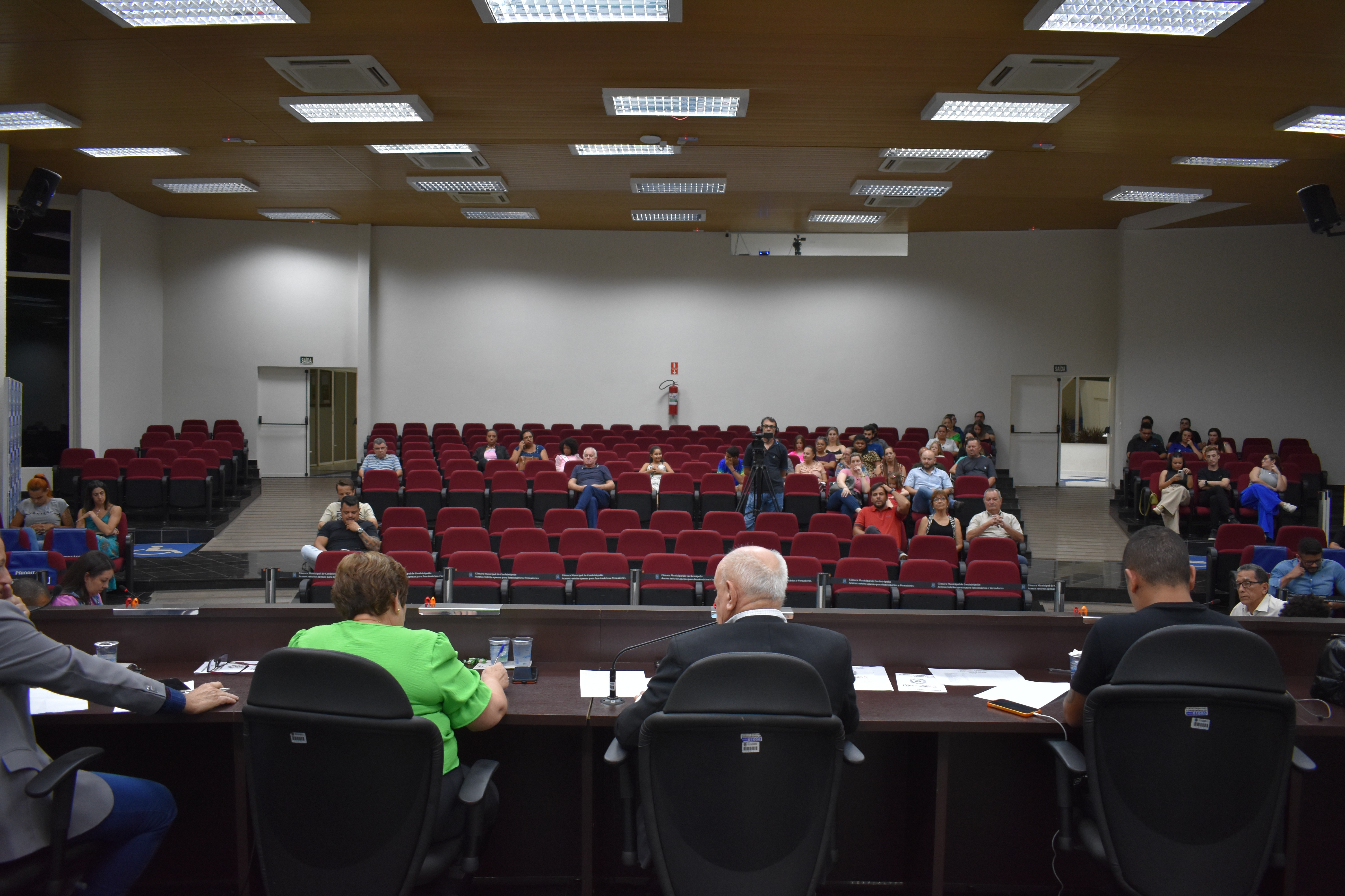 Imagem da notícia: Última Sessão de 2022 tem indicações ao Executivo