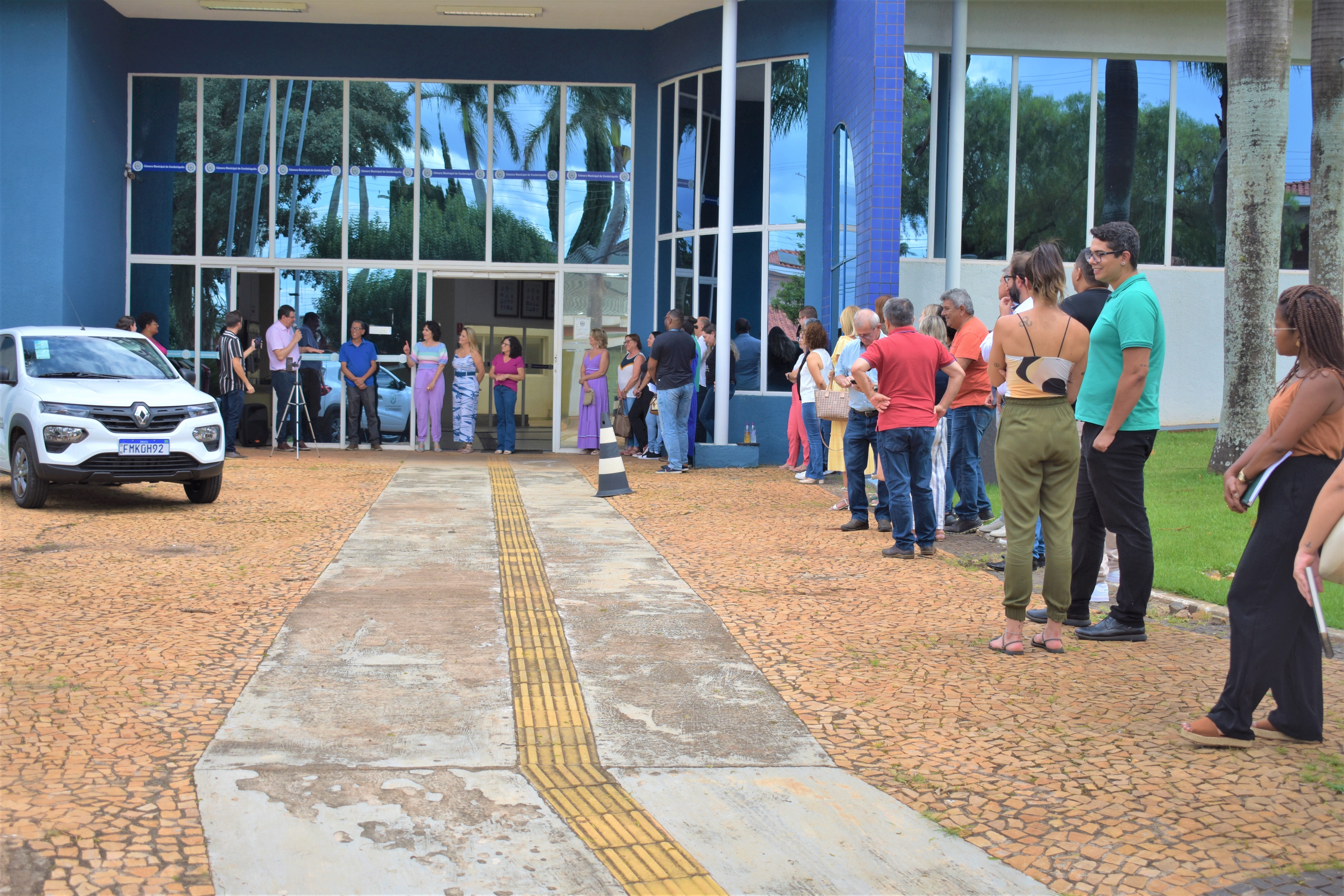Imagem da notícia: Legislativo recepciona entrega de veículo para o serviço de assistência social municipal
