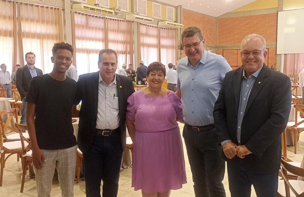 Imagem da notícia: Câmara acompanha assinatura de plano estratégico de transição energética no setor cerâmico 