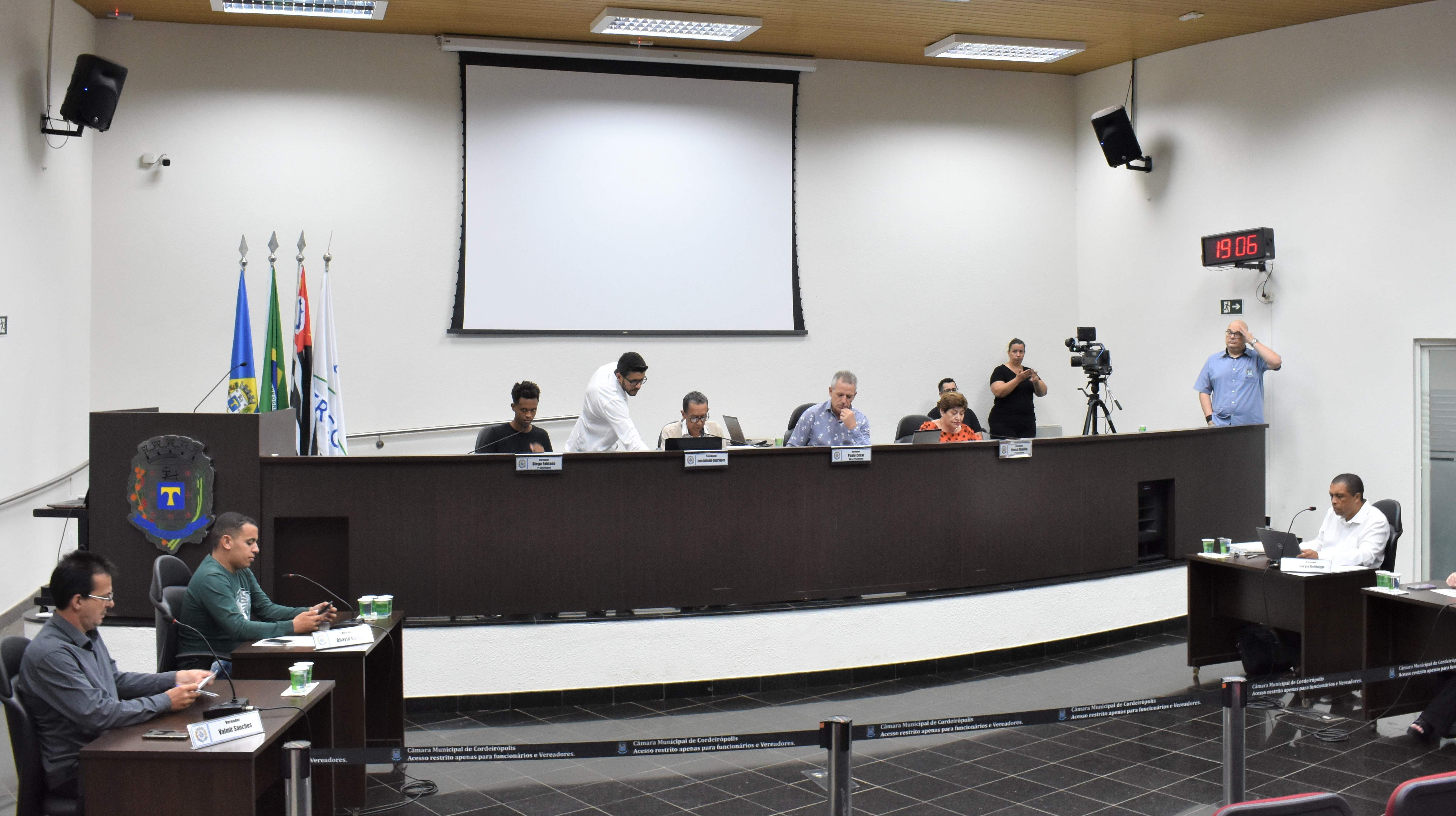 Imagem da notícia: Vereadores aprovam Requerimento de Urgência para permuta de áreas