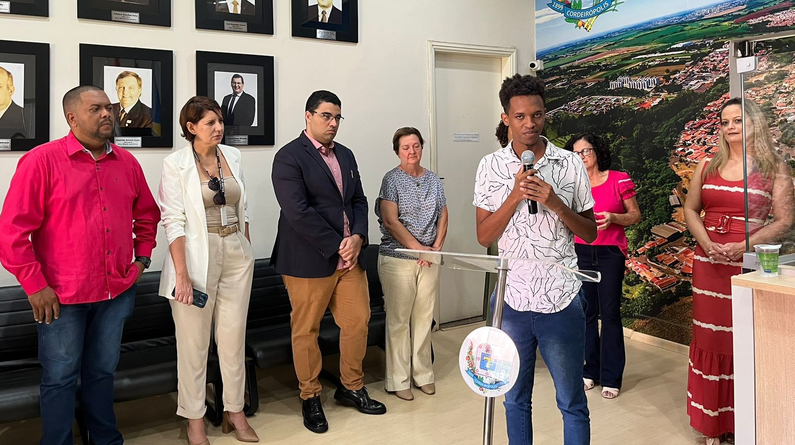 Imagem da notícia: Câmara participa da apresentação do livro original da "Constituição Federal de 1988"