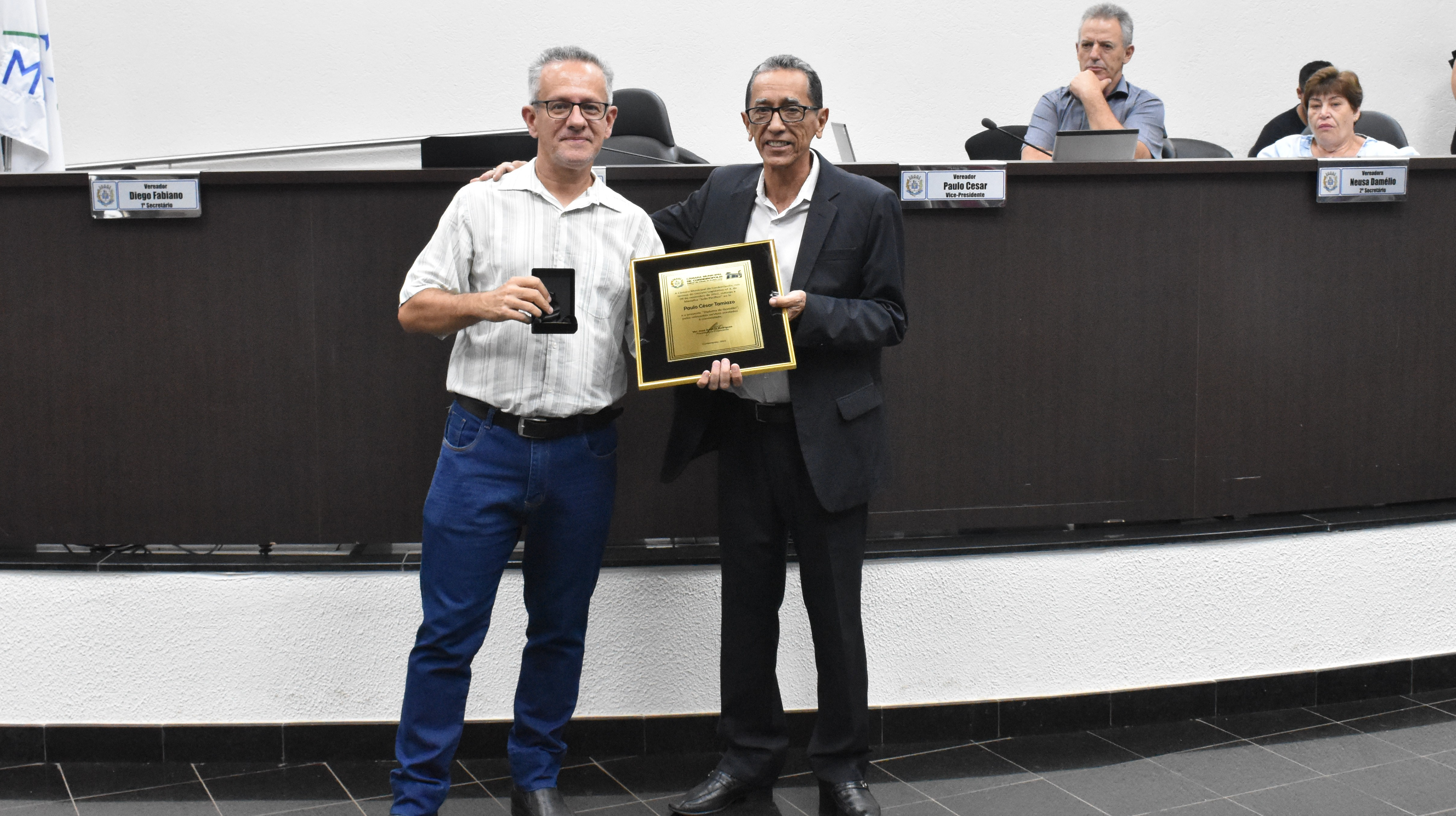 Imagem da notícia: Historiador e funcionário público recebe homenagem do Presidente do Legislativo