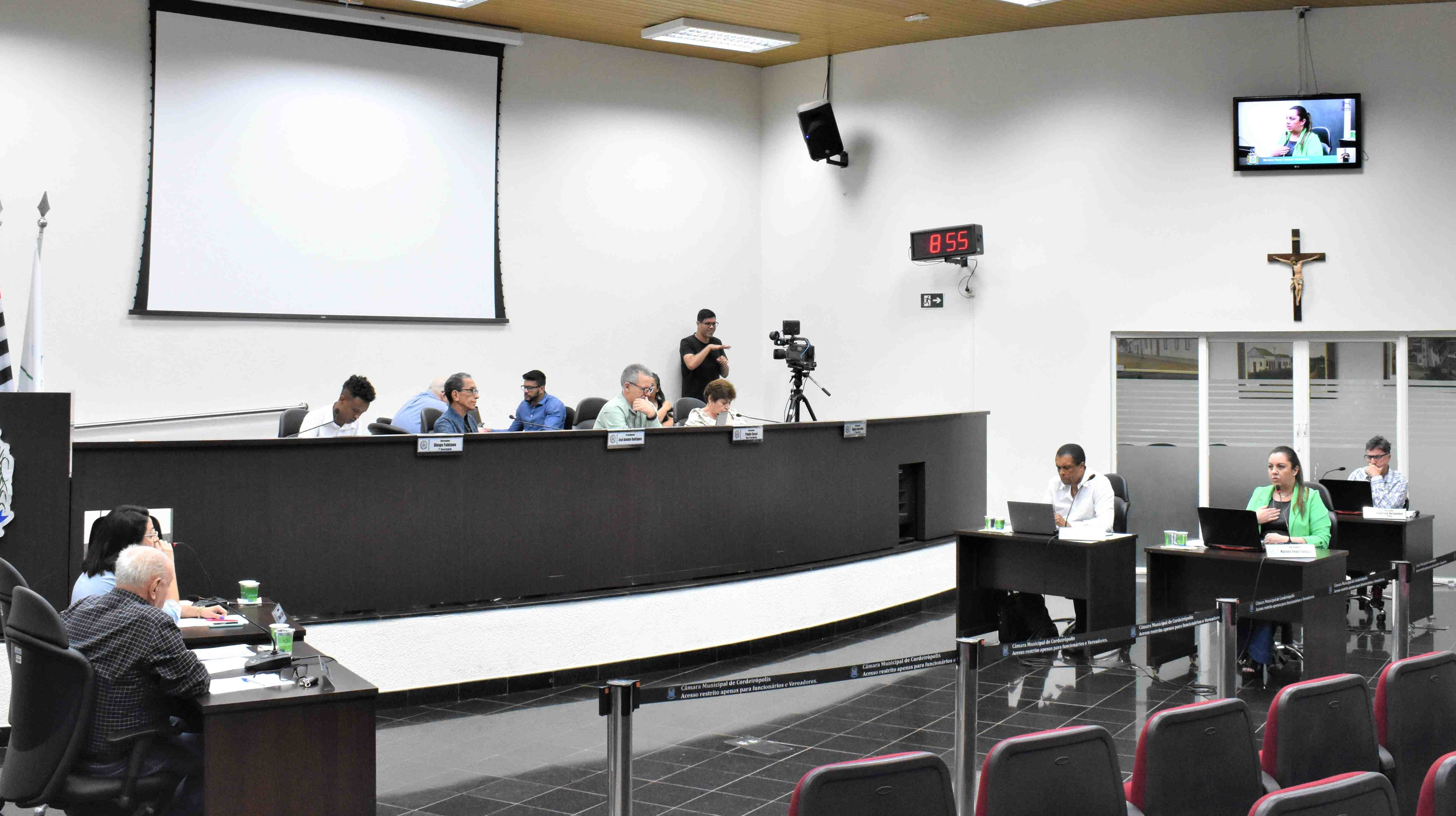 Imagem da notícia: Reorganização adm. e quadro de cargos do Executivo tem aprovação da maioria na Câmara