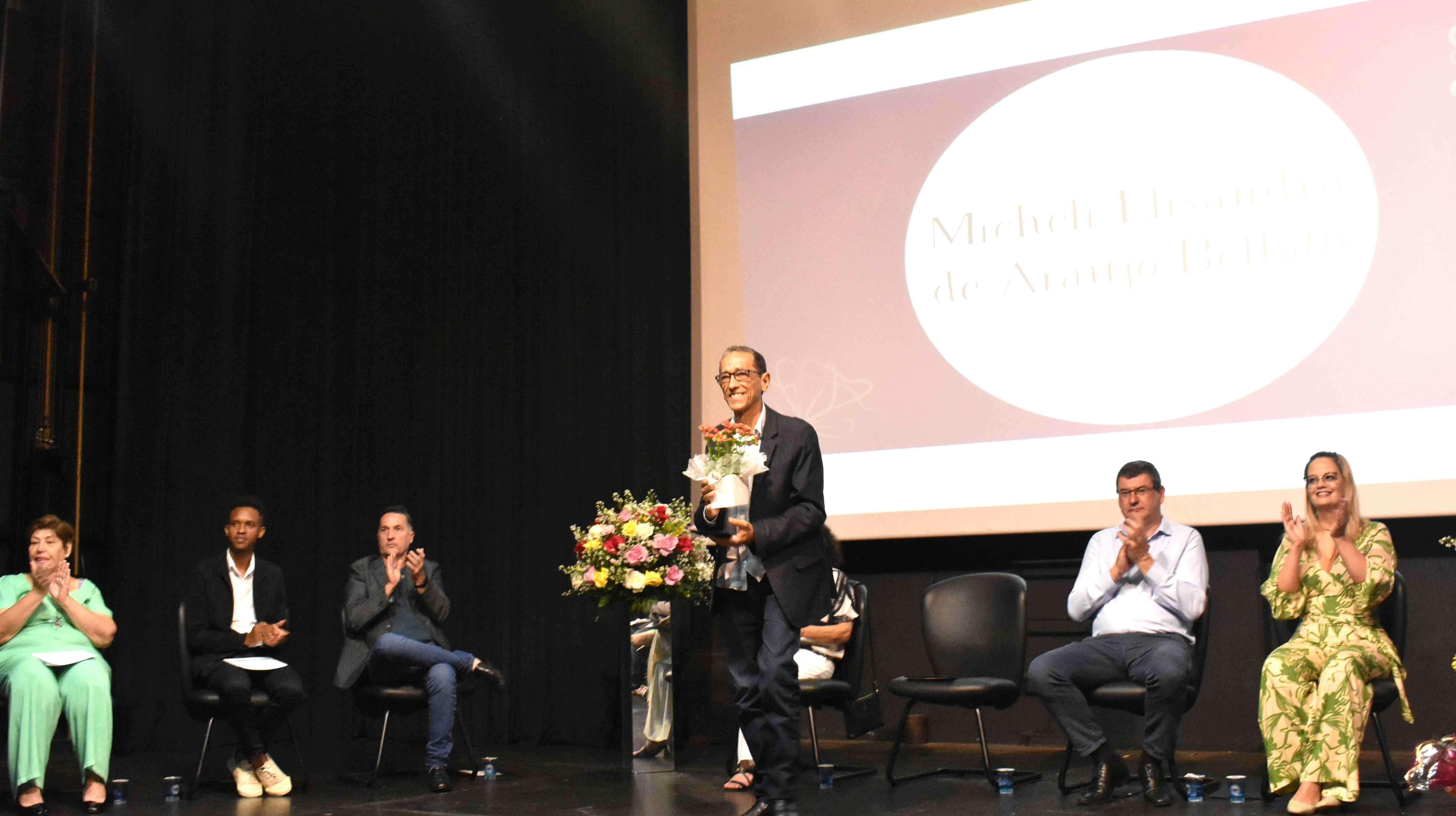 Imagem da notícia: Sessão Solene de Homenagem aos Dia dos Professores