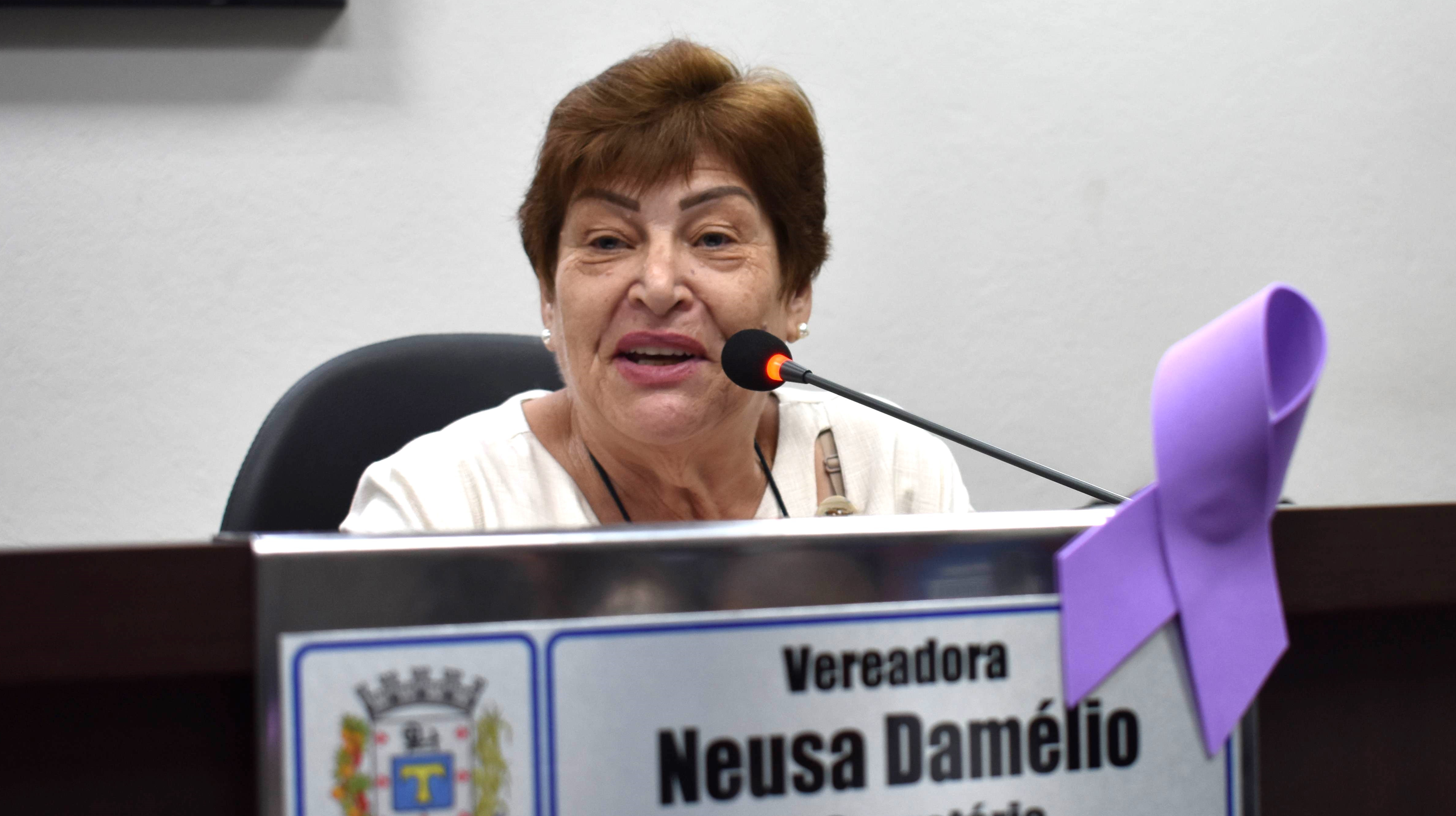 Imagem da notícia: Vereadora Neusa Damélio, homenageia Sra. "Maria José de Oliveira"