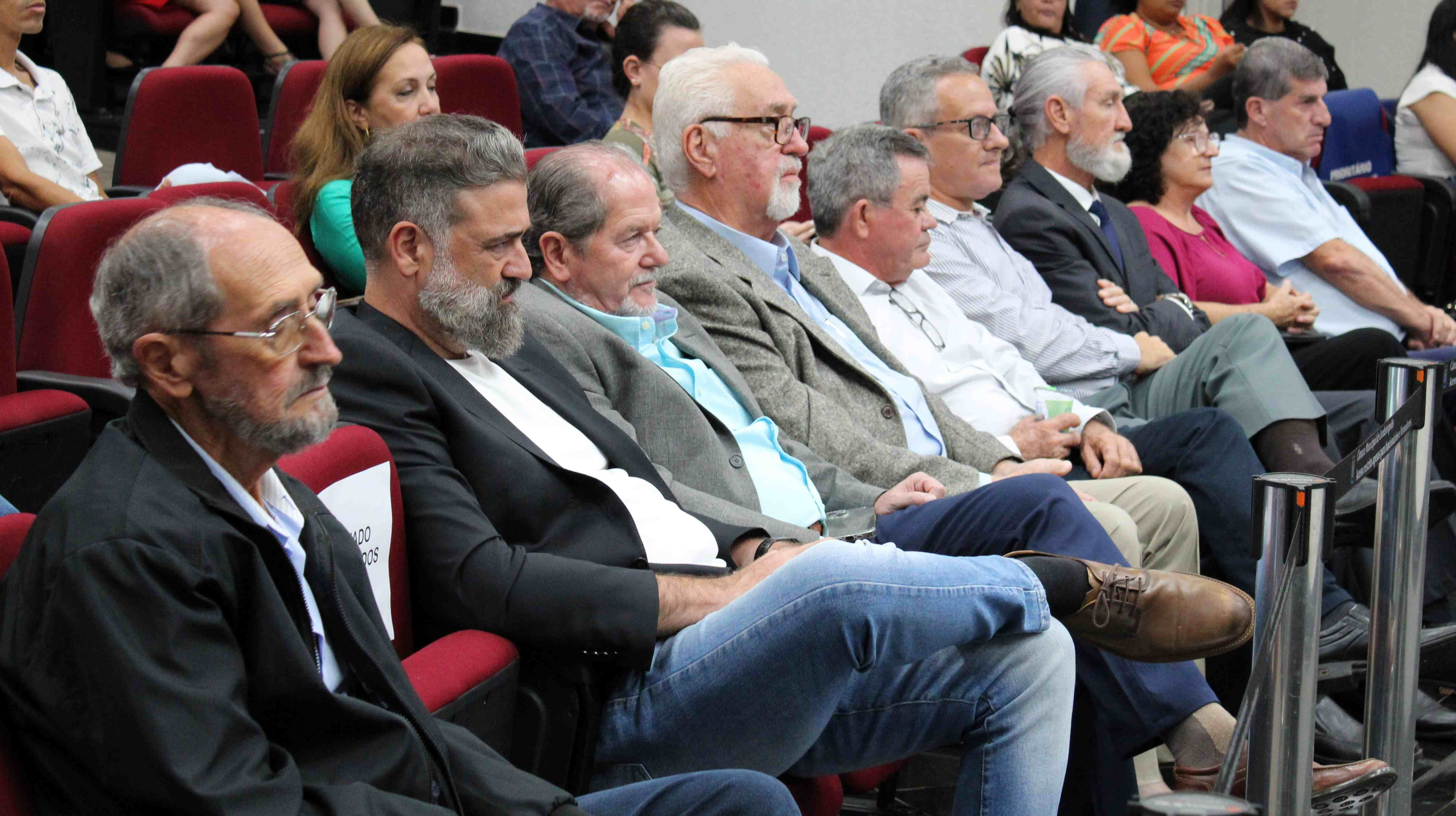 Imagem da notícia: 75 anos da Câmara: homenagens àqueles que fazem parte da história da Casa de Leis 