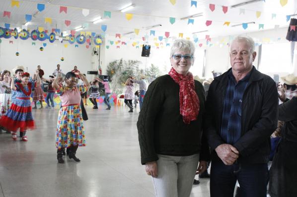 Imagem da notícia: Terceira Idade faz festa junina