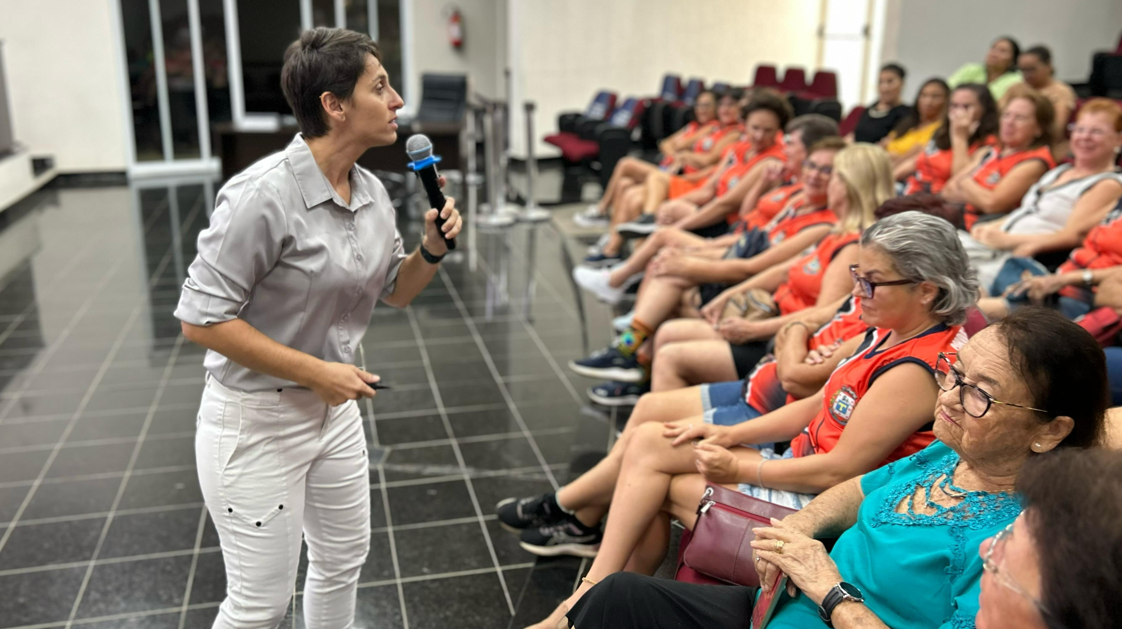 Imagem da notícia: Palestra sobre saúde na melhor idade reúne população na Câmara de Cordeirópolis