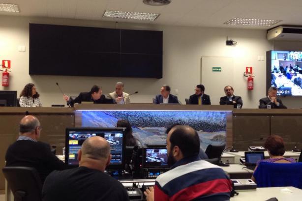 Imagem da notícia: Fátima participa de audiência sobre o orçamento