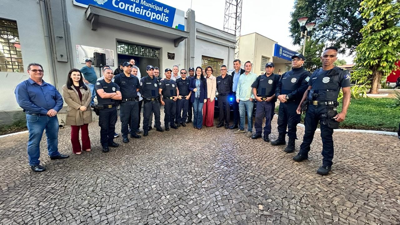 Imagem da notícia: Nova viatura é entregue à Guarda Civil Municipal em cerimônia com a presença da Deputada Leticia Aguiar