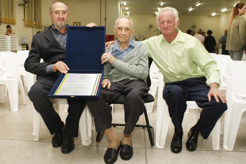 Imagem da notícia: Câmara concede título de "Cidadão Cordeiropolense" a Fausto Stefanello