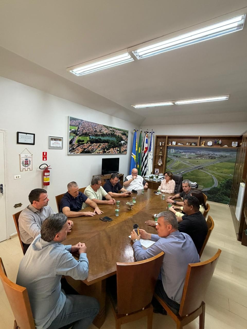 Imagem principal da notícia Reunião entre Executivo e vereadores apresenta projetos de lei voltados aos servidores municipais