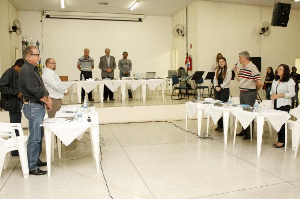 Imagem da notícia: Câmara aprova incentivo a indústrias e convênio para compra de ônibus escolares