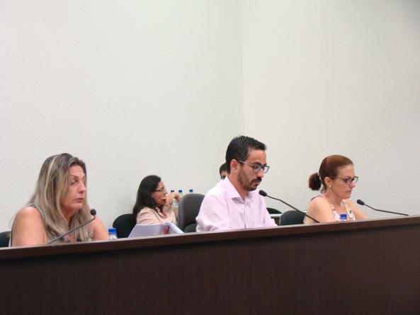 Imagem da notícia:  Aprovado projeto que obriga postos a divulgarem valor percentual entre preço de combustíveis