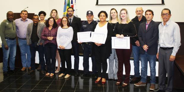 Imagem da notícia: Ato Solene marca comemorações a Guarda Municipal e Assistente Social durante Sessão Ordinária