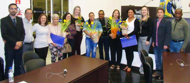Imagem da notícia:  Vereadores prestam homenagens durante 15ª Sessão