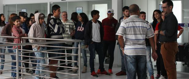 Imagem da notícia: Alunos da escola Jamil visitam exposição na Câmara Municipal