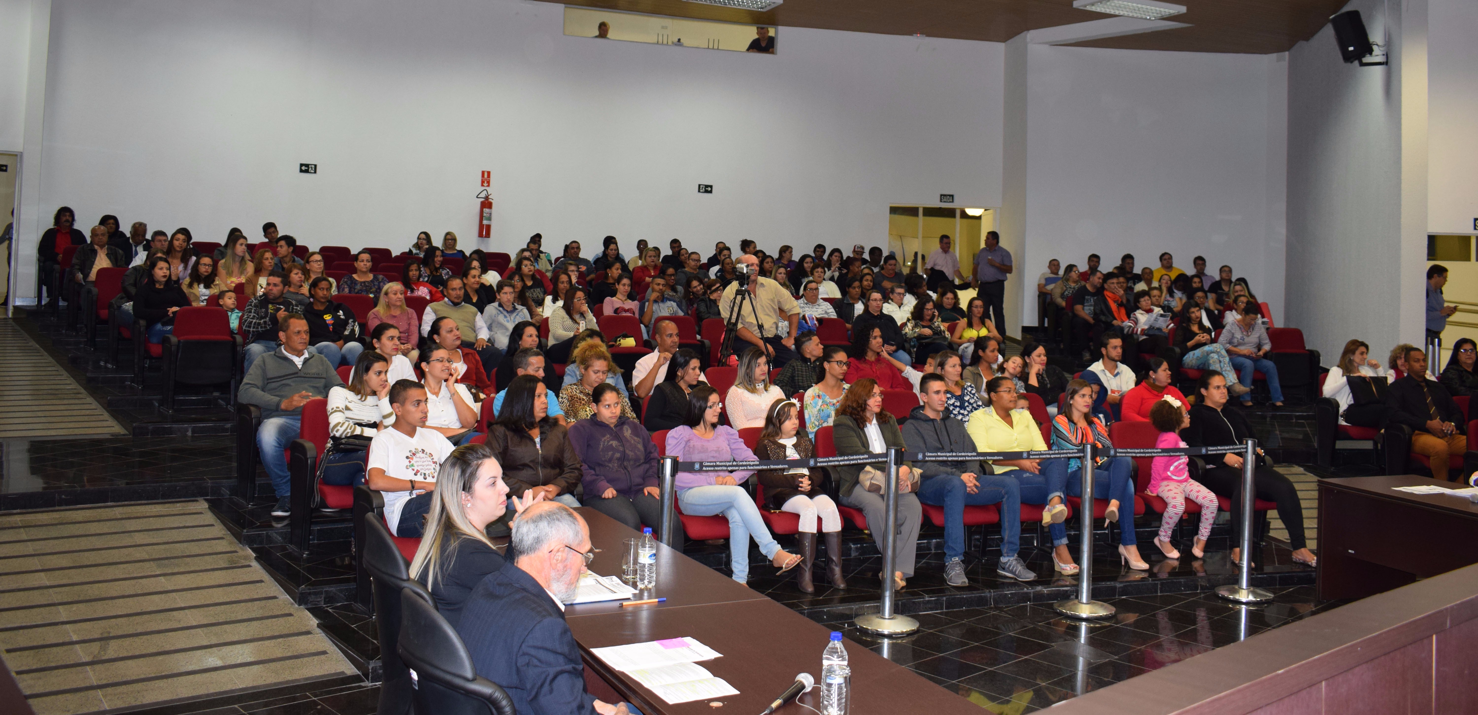 Imagem da notícia: Projetos e requerimentos são aprovados durante Sessão Ordinária