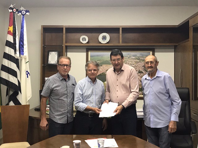 Imagem da notícia: Vereador Botion acompanha deputado Macris em visita à cidade