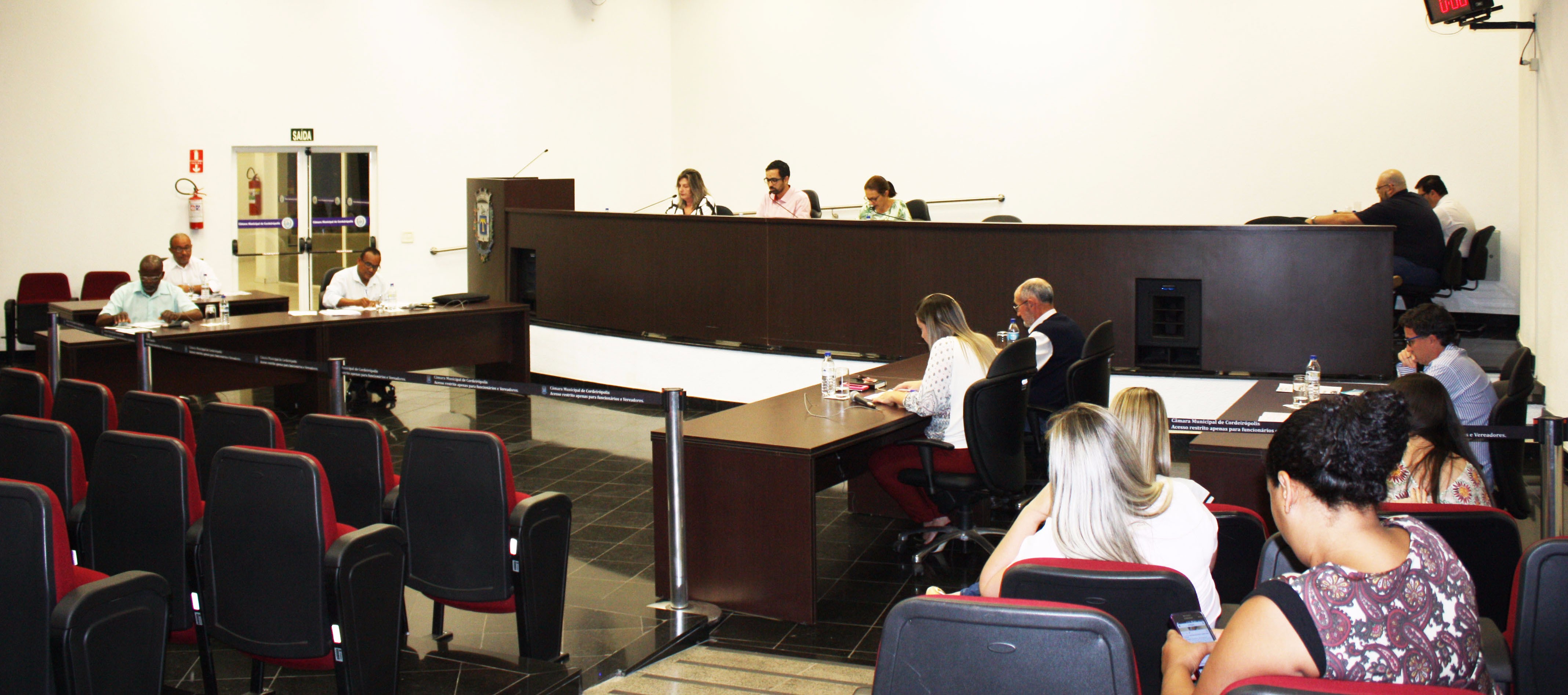 Imagem da notícia: Parecer da Comissão de Urbanismo, Obras e Serviços Públicos é discutido e termo de cooperação de espaço é mantido 