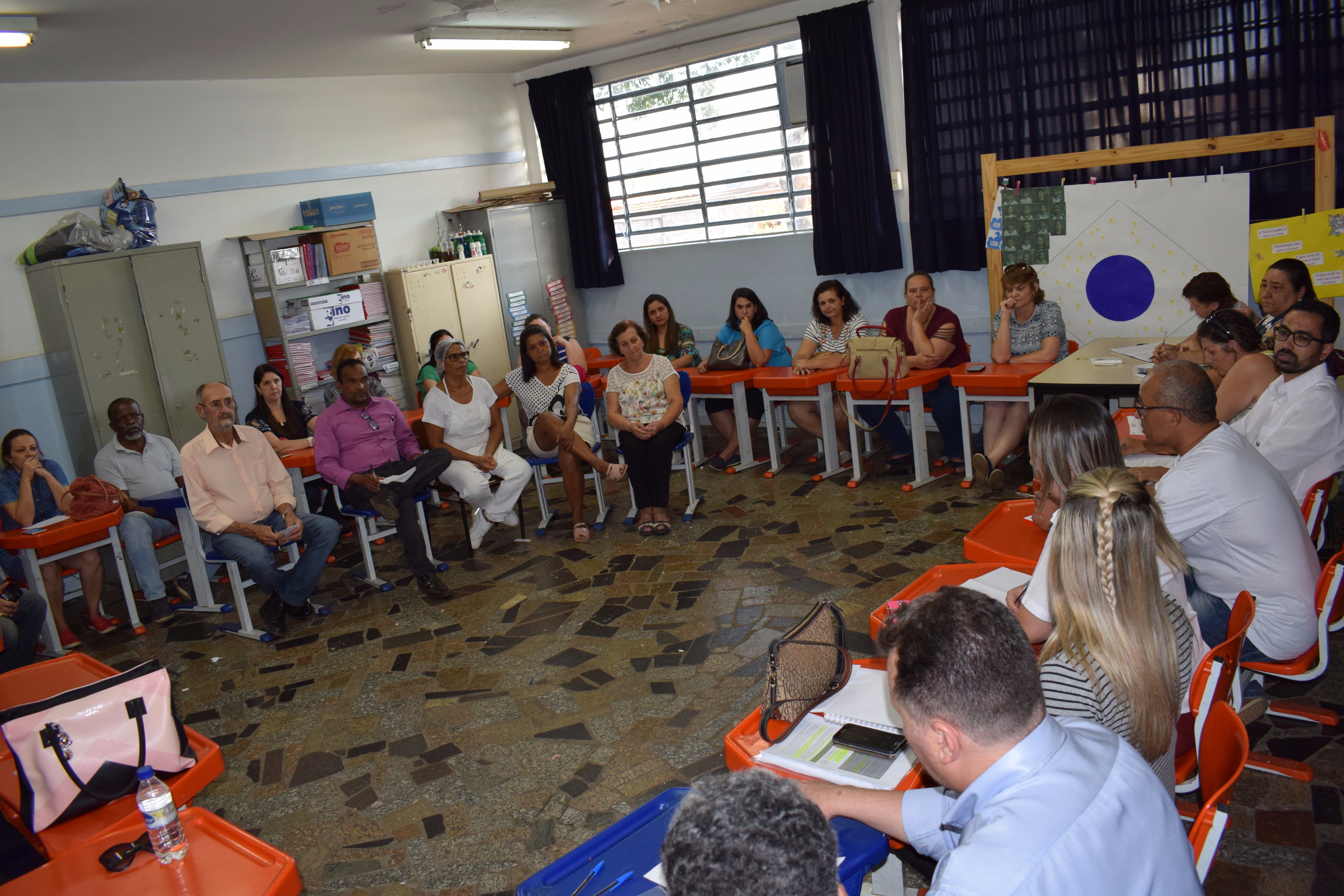 Imagem da notícia: Merenda - Vereadores buscam informações com diretoras  de escolas e Educação
