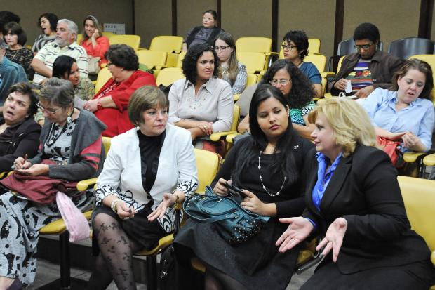 Imagem da notícia: Vereadora Fátima Celin participa de evento de combate à violência contra a mulher