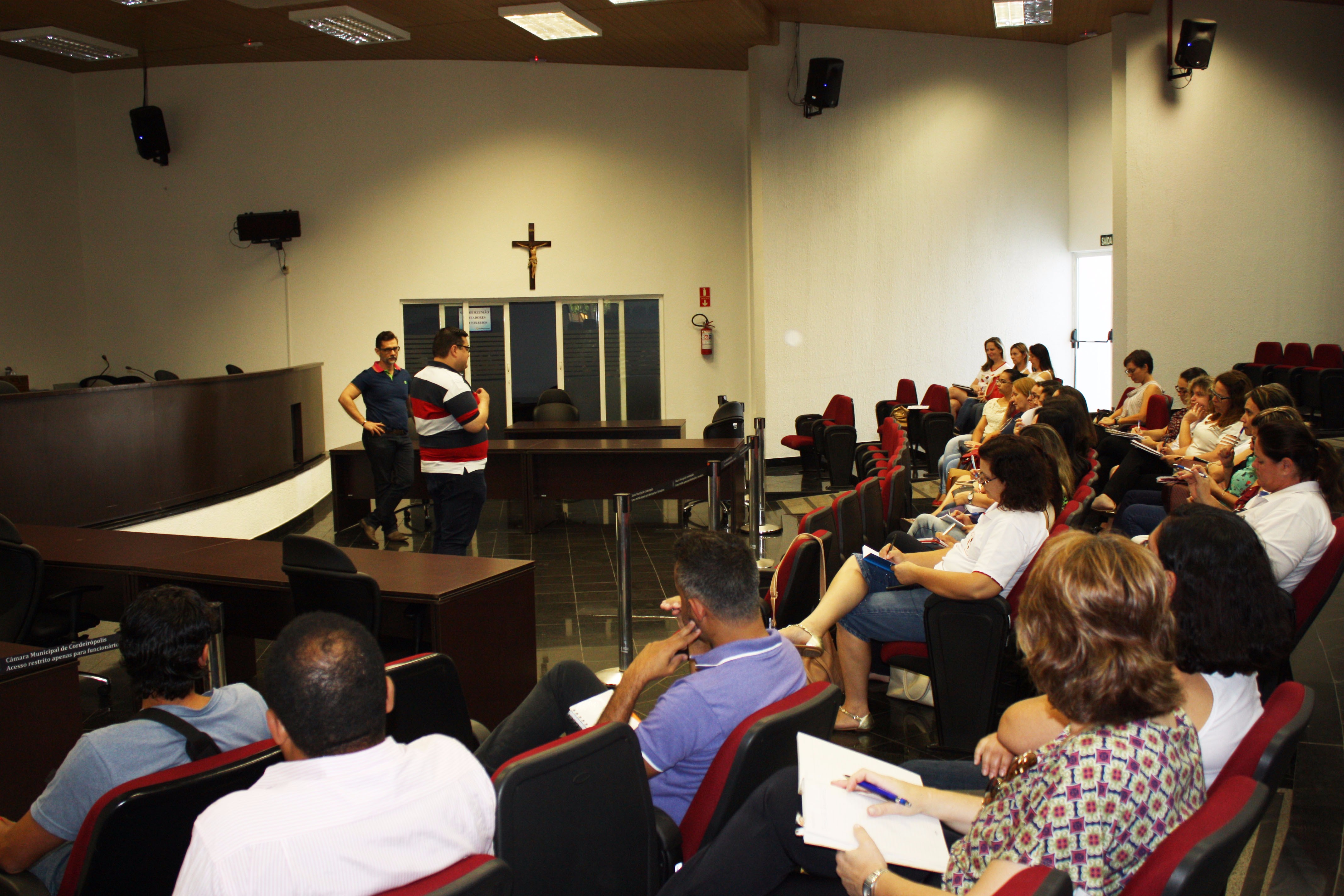 Imagem da notícia: Legislativo e Executivo promovem curso de cerimonial