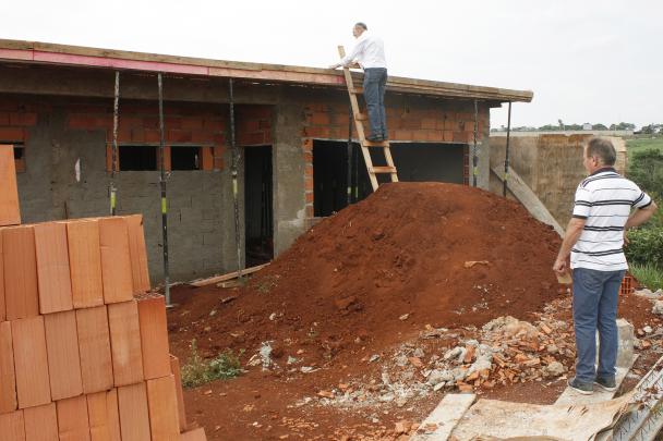Imagem da notícia: Vereadores Geraldo Botion e Odair Peruchi visitam obras em andamento 